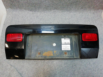 AA000751; Накладка крышки багажник под номерной знак (4B9945695P) для Audi A6 I (C5) Allroad (2000-2006)/БУ; Оригинал; Р1, Мелкий дефект; 