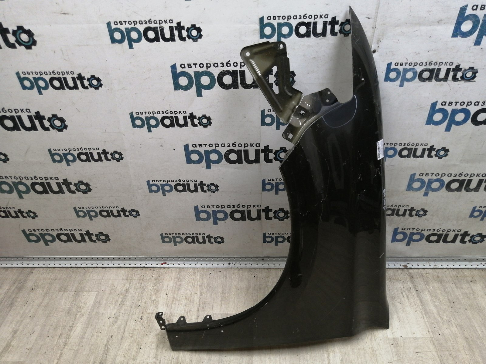 Пример детали Крыло переднее левое, без повторителя, под расширитель (5220K685); Mitsubishi Outlander III рест.2 (2015-2018), III рест.3 (2018-2023) /BA000303/ БУ; Оригинал; Р1, Мелкий дефект; 