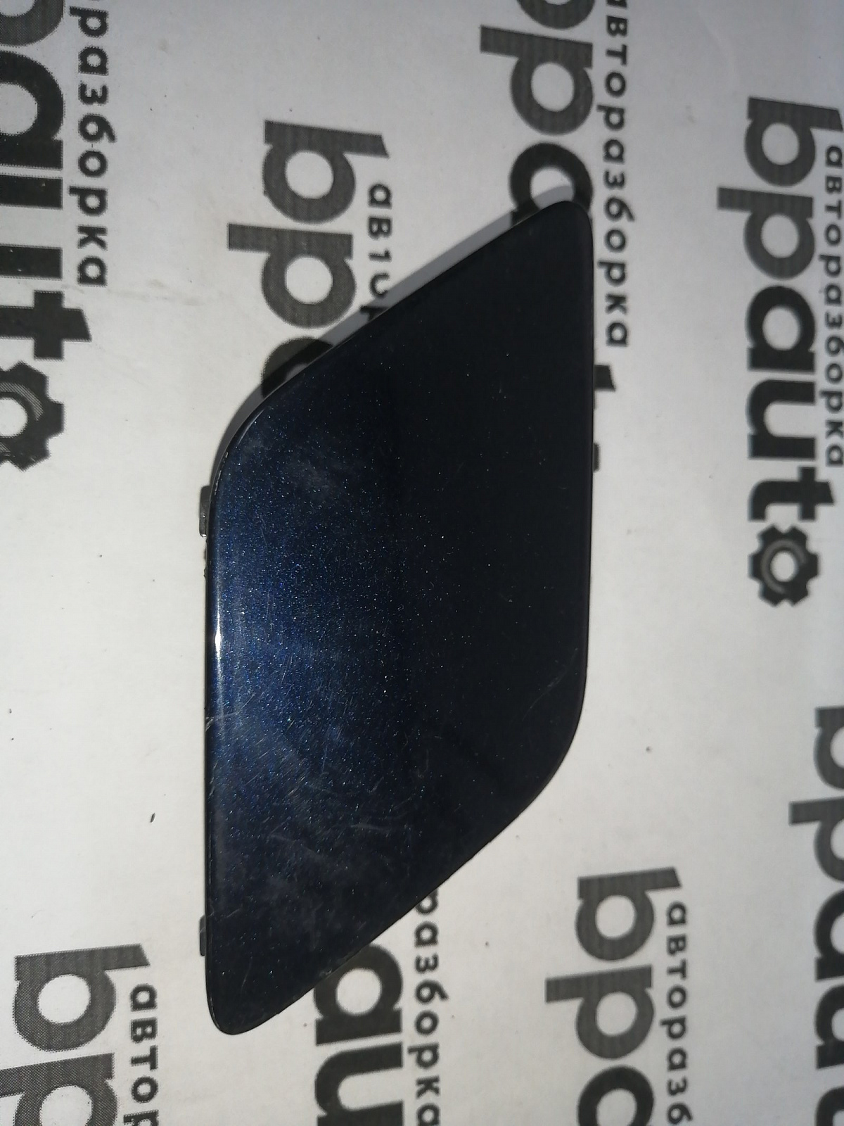 Фотография детали AA045314; Заглушка букс. крюка переднего бампера (A2048850426) для Mercedes-Benz C-klasse III рест. (W204) (2011-2015)/БУ; Оригинал; Р1, Мелкий дефект; . Фото номер 1