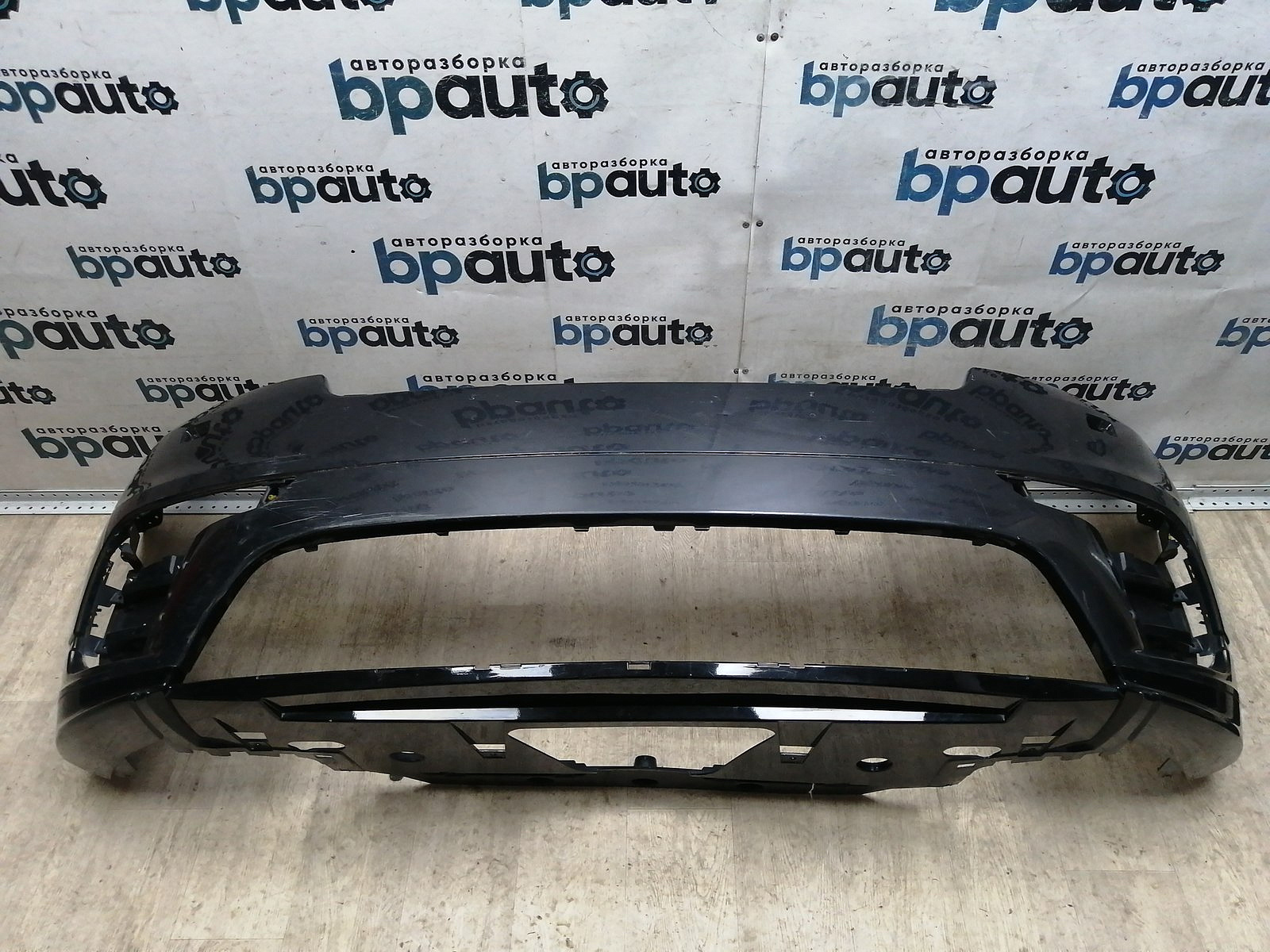 Пример детали Бампер передний; под паркт.; под омыват. (J8A2-17F003-GAW); Land Rover Range Rover Velar L560 (2017 - 2023) /AA045882/ БУ; Оригинал; Р1, Мелкий дефект; 