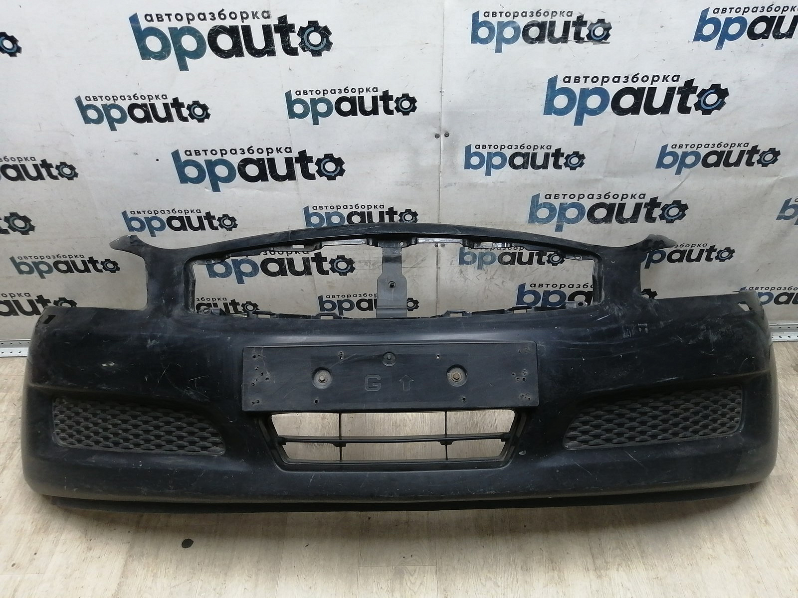 Пример детали Бампер передний, до 2010г; без паркт.; под омыват. (62022-JK60H); Infiniti G (2006-2013) /BA000219/ БУ; Оригинал; Р1, Мелкий дефект; 