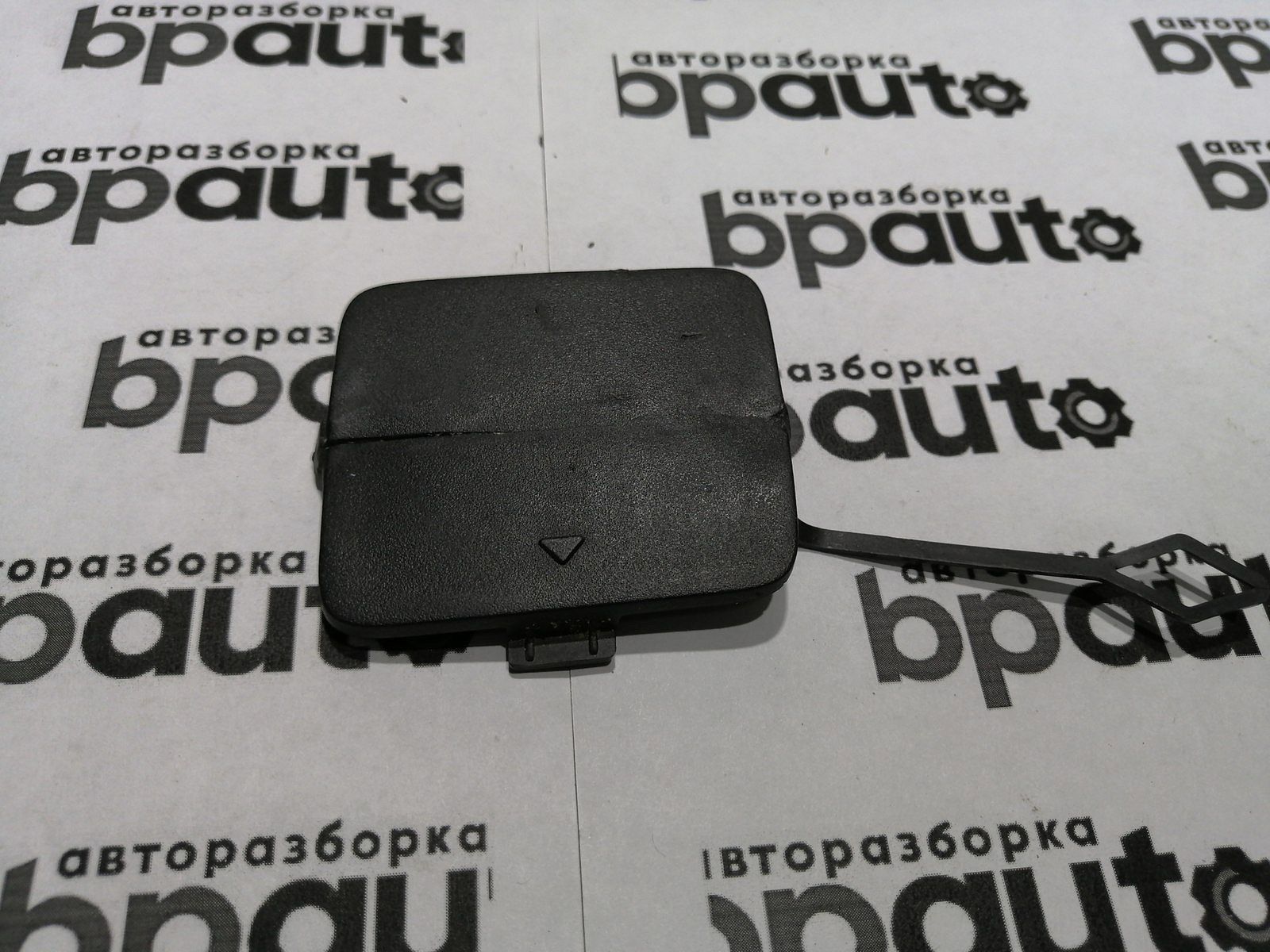 Фотография детали AA045315; Заглушка буксир. рыма заднего бампера левая (51127230181) для BMW Х3 II (F25) (2010-2014)/БУ; Оригинал; Р2, Удовлетворительное; . Фото номер 1