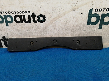 Пример детали Площадка под номер переднего бампера (52114-33280); Toyota Camry 50 (2012 — 2014) /AA036560/ БУ; Оригинал; Р1, Мелкий дефект; 