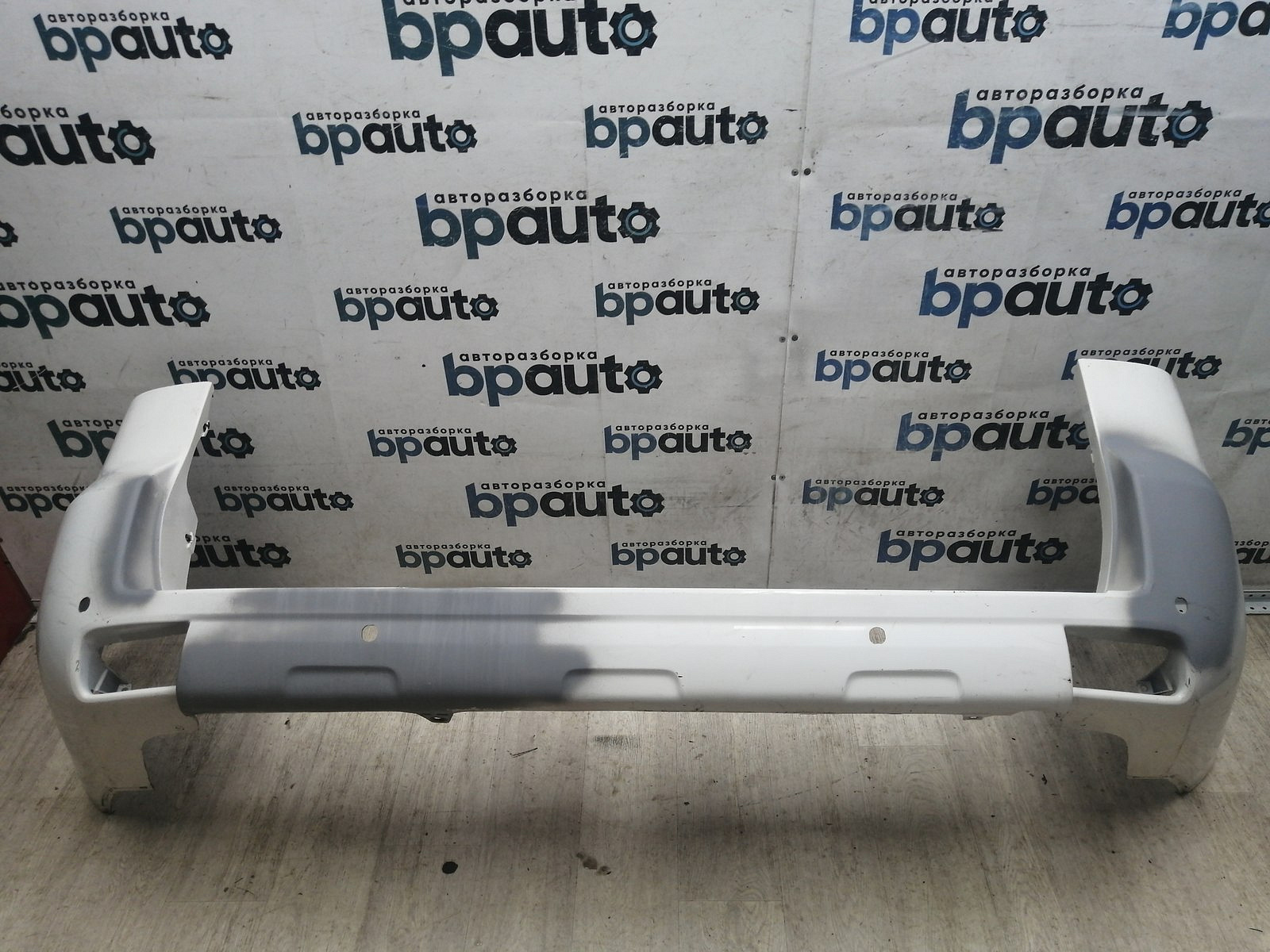 Пример детали Бампер задний; под паркт. (52159-60500); Toyota Land Cruiser Prado 150 (2010 — 2013), 150 рест. (2013 — 2017) /AA045784/ БУ; Оригинал; Р1, Мелкий дефект; 