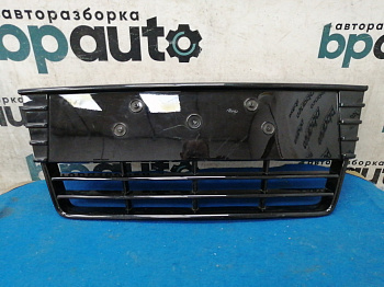 Пример детали Решетка переднего бампера центральная, глянцевая (BM51-17K945-E); Ford Focus III Sedan (2011- 2015), III Hatchback (2011- 2015), III Wagon (2011- 2015) /AA032247/ БУ; Оригинал; Р1, Мелкий дефект; 
