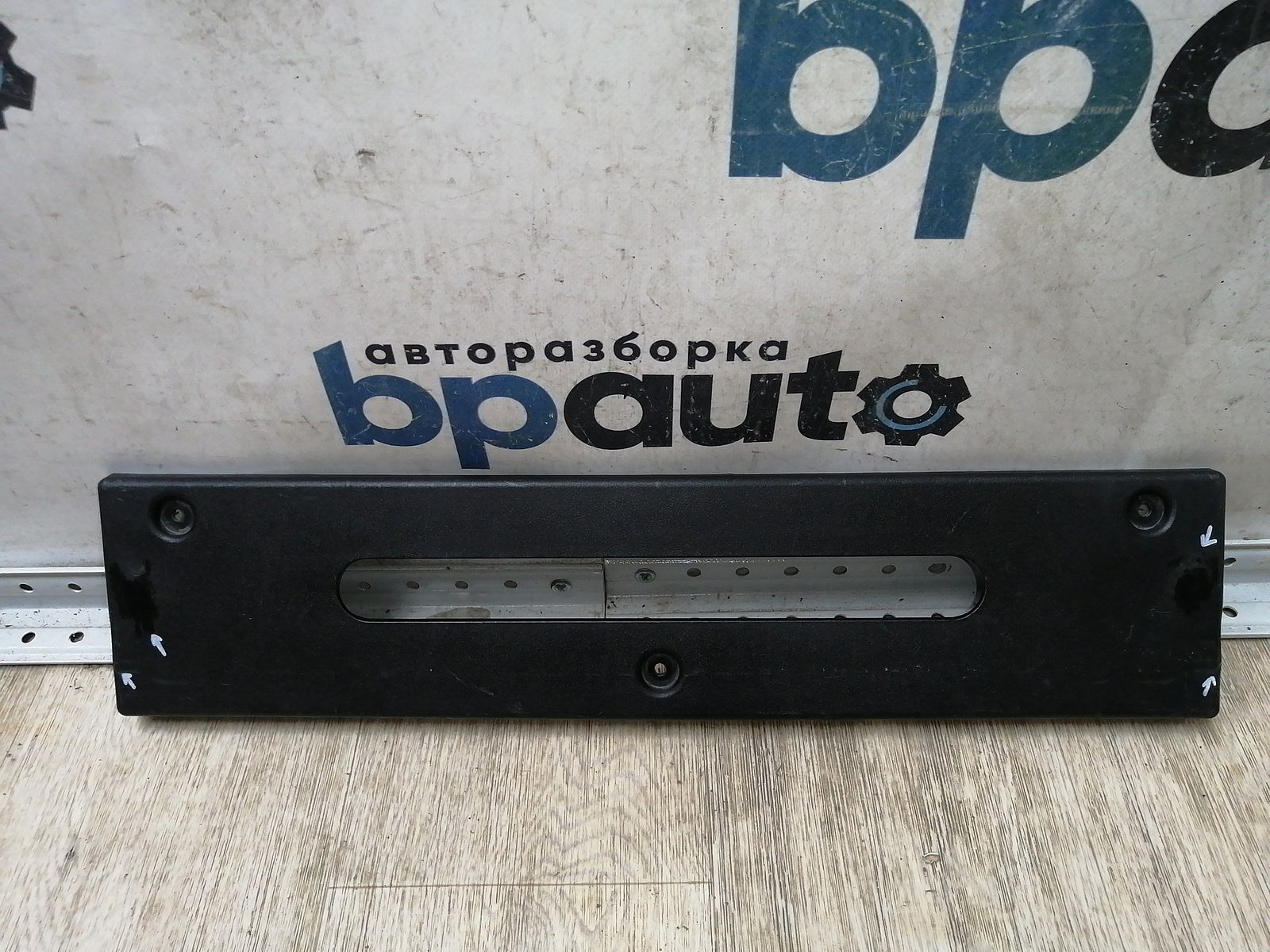 Фотография детали AA045181; Площадка под номер (86529-BW000) для Hyundai Creta II (2021-2023)/БУ; Оригинал; Р1, Мелкий дефект; . Фото номер 1