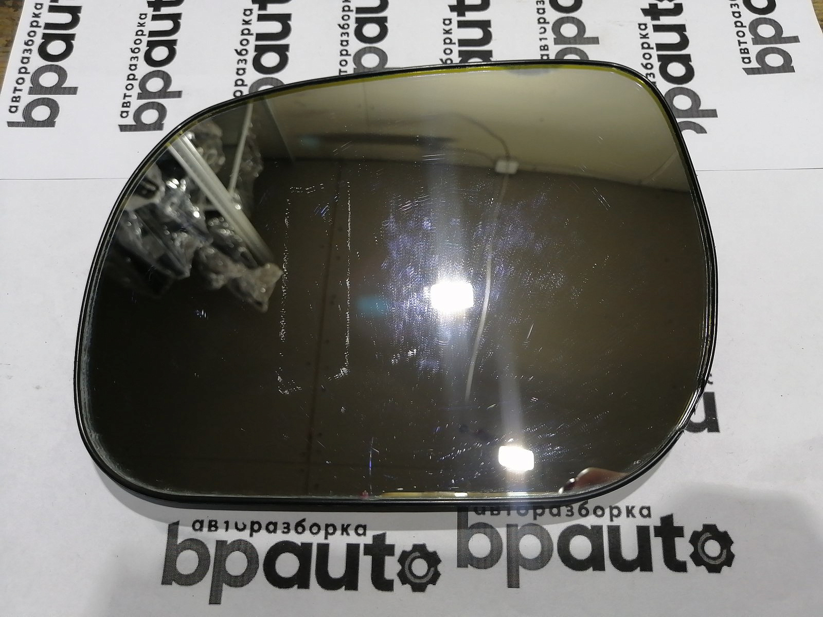 Пример детали Зеркальный элемент левый (87961-42780); Toyota Rav4 35 (2010 — 2013), 30 рест. V 2.0 (2009 - 2010), 30  V 2.0 (2006 - 2009), 30  V 2.4 (2006 - 2009), 30 рест. V 2.4 (2009 - 2010) /AA045079/ БУ; Оригинал; Р1, Мелкий дефект; 