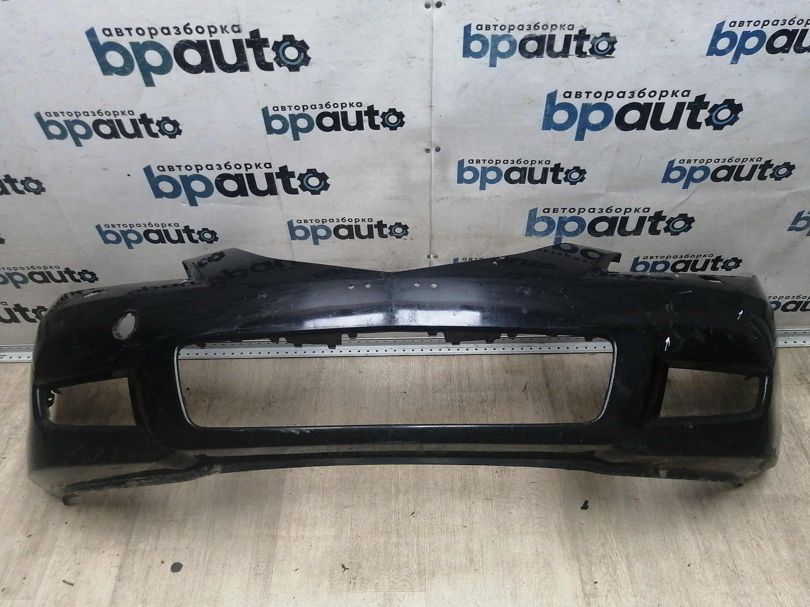 Фотография детали AA045712; Бампер передний; без паркт.; под омыват. (BR5H-50031) для Mazda 3 I (BK) рест. Sedan (2006-2009)/БУ; Оригинал; Р1, Мелкий дефект; . Фото номер 1