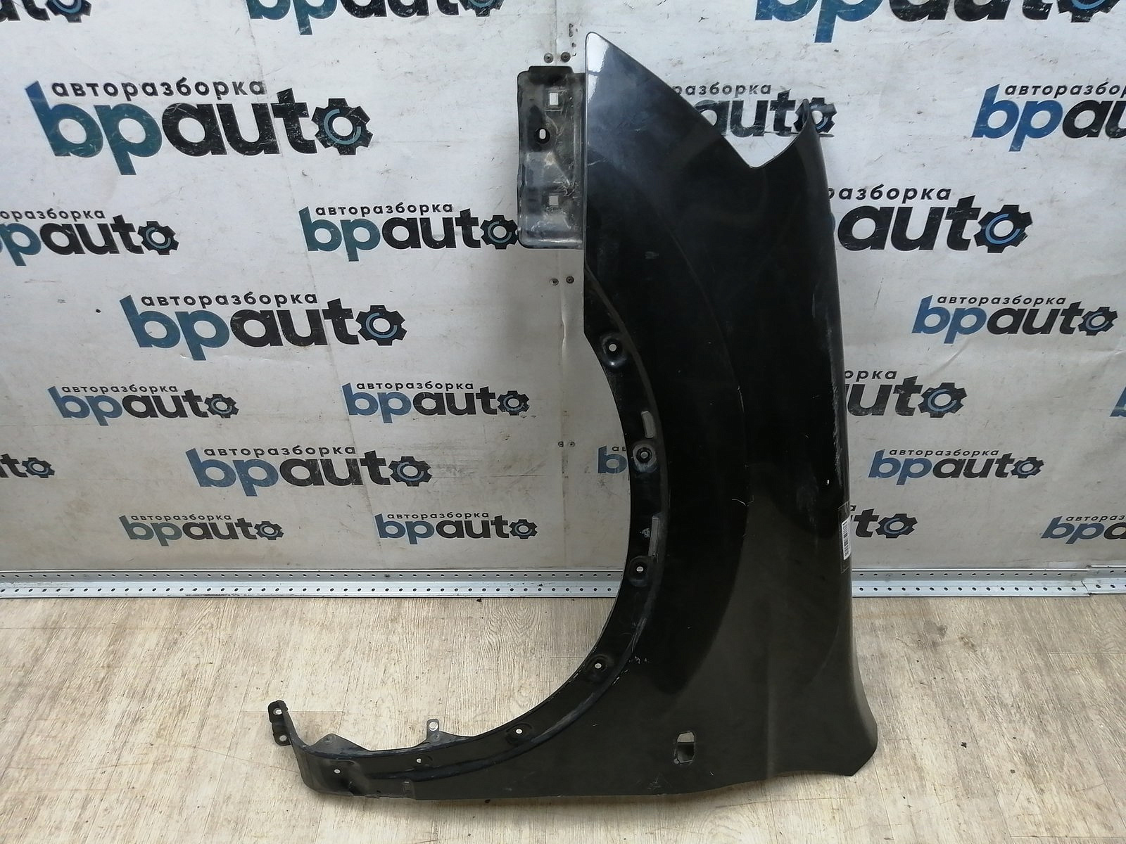 Пример детали Крыло переднее левое (F3101-JD0M0); Nissan Qashqai I (2006-2010), +2 (2008-2010) /AA045362/ БУ; Оригинал; Р1, Мелкий дефект; 