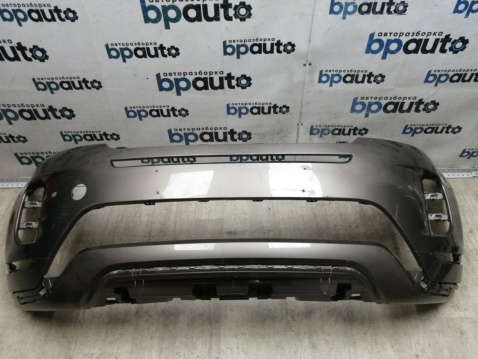 Фотография детали AA045883; Бампер передний, R-DYNAMIC; под паркт.; без омыват. (K8D2-17F775-BB) для Land Rover Range Rover Evoque II (2019- 2023)/БУ; Оригинал; Р1, Мелкий дефект; . Фото номер 1