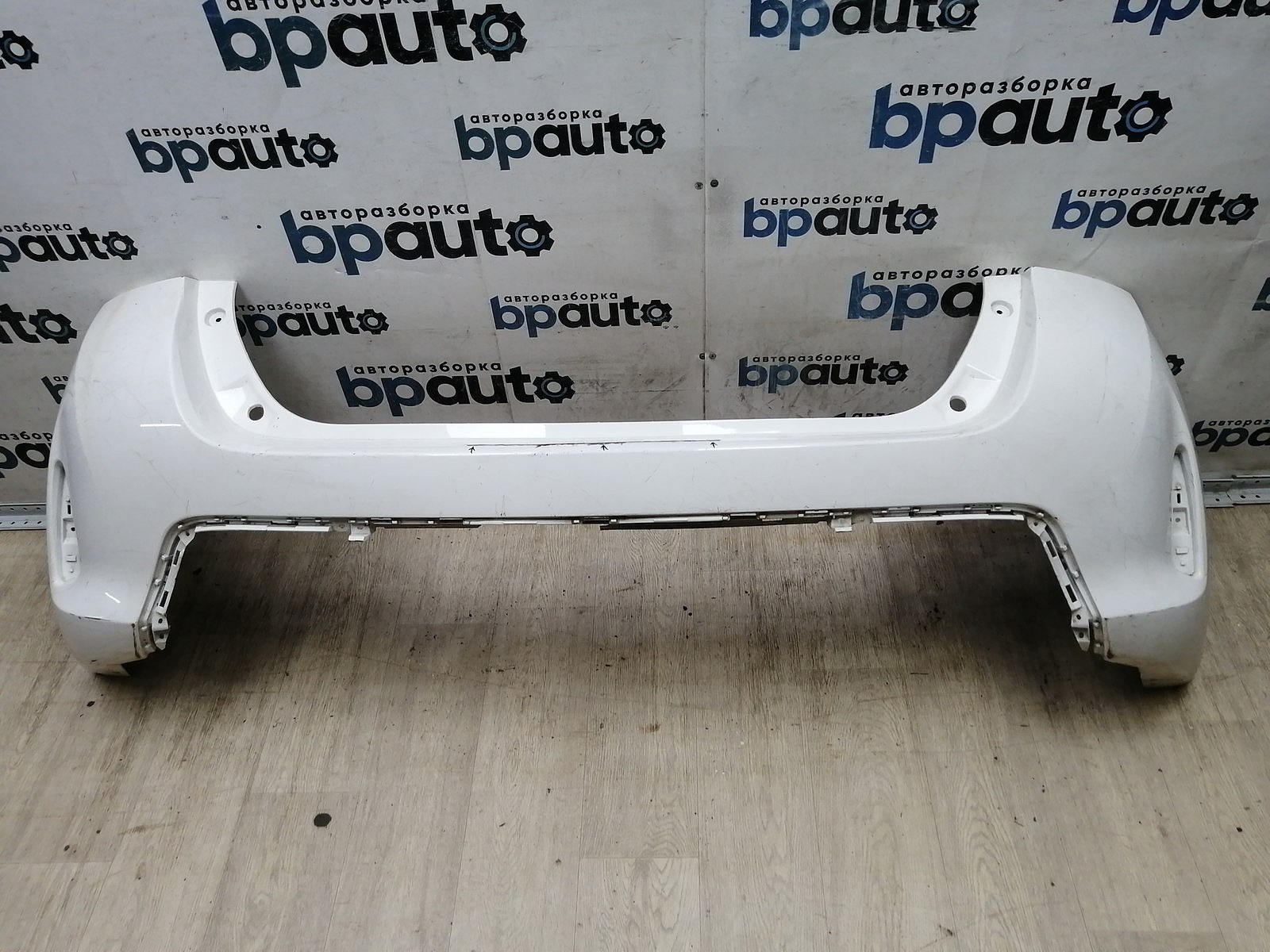 Пример детали Бампер задний; без паркт. (52159-02840); Toyota Auris II (2013 — 2015) /AA044959/ БУ; Оригинал; Р2, Удовлетворительное; 