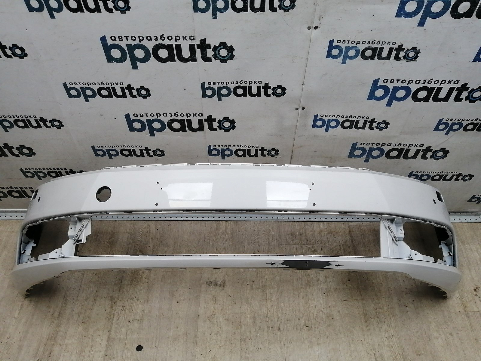 Пример детали Бампер передний; под паркт.; под омыват. (3C8807221F); Volkswagen Passat CC рест. (2012-2017) /AA045886/ БУ; Оригинал; Р1, Мелкий дефект; 