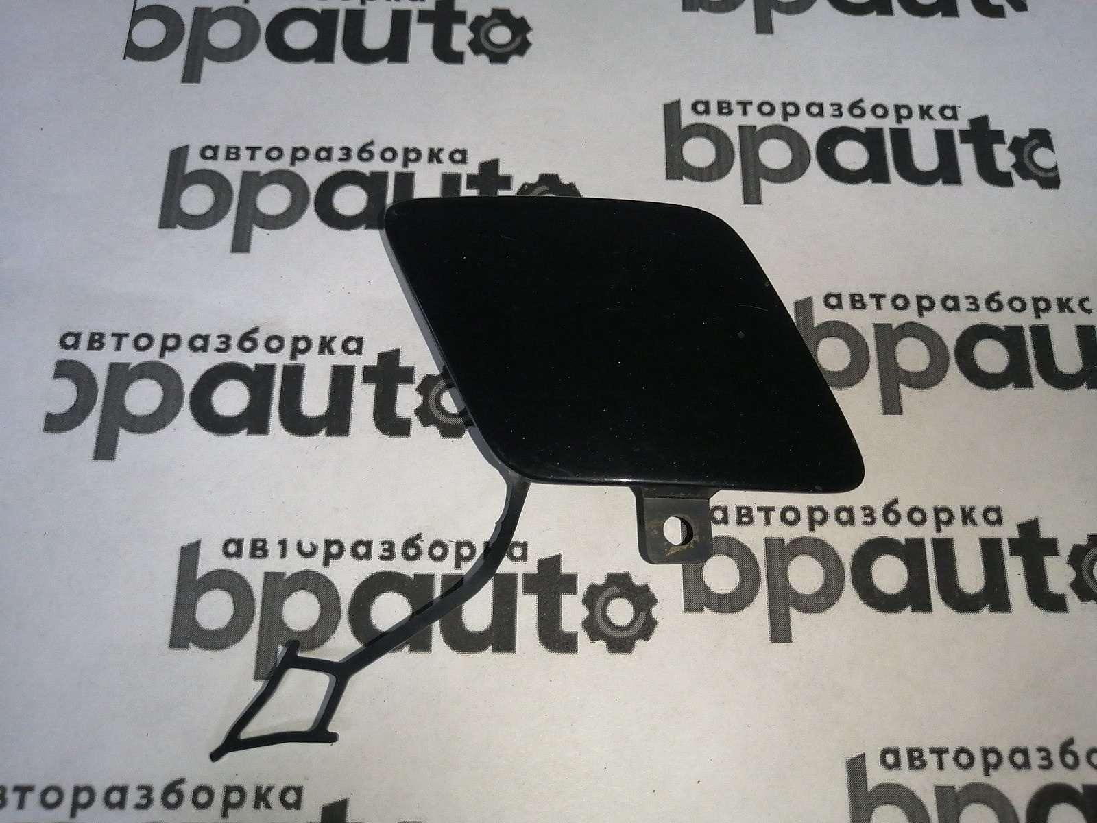 Фотография детали AA045051; Заглушка букс. крюка  переднего бампера (3G0807155) для Volkswagen Passat/БУ; Оригинал; Р0, Хорошее; . Фото номер 1