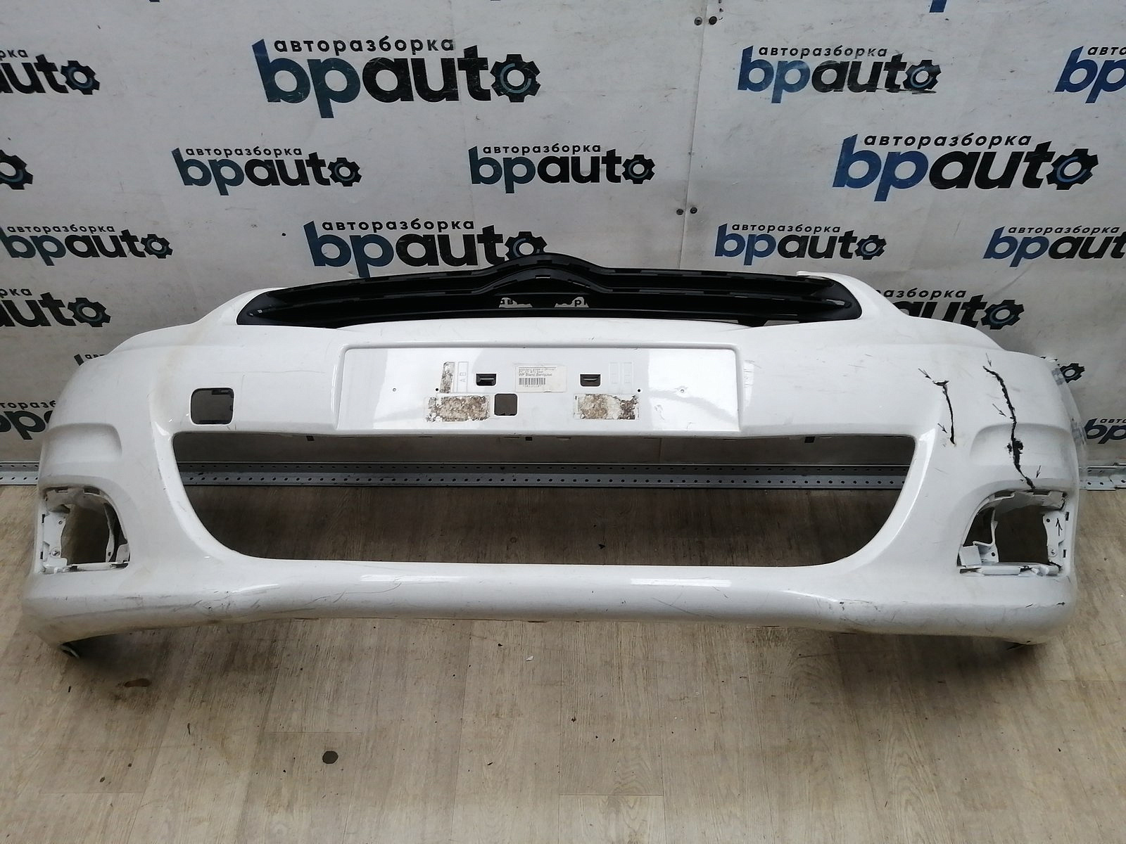 Пример детали Бампер передний; без паркт.; без омыват. (9676285080A); Citroen C4 II HB (2011-2016) /AA045244/ БУ; Оригинал; Р2, Удовлетворительное; 