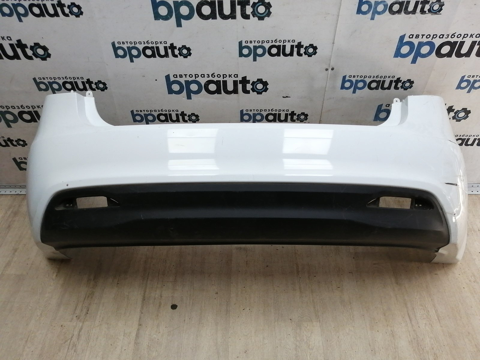 Пример детали Бампер задний; без паркт. (86611-4Y000); Kia Rio III Sedan (2011- 2015) /AA046111/ БУ; Оригинал; Р1, Мелкий дефект; ДхШхВ 1,85х0,73х0,57; 