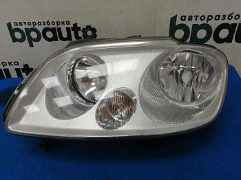 Пример детали Фара галоген левая (2K0941005B); Volkswagen Touran I (2003-2006) /AA025032/ БУ; Оригинал; Р2, Удовлетворительное; 