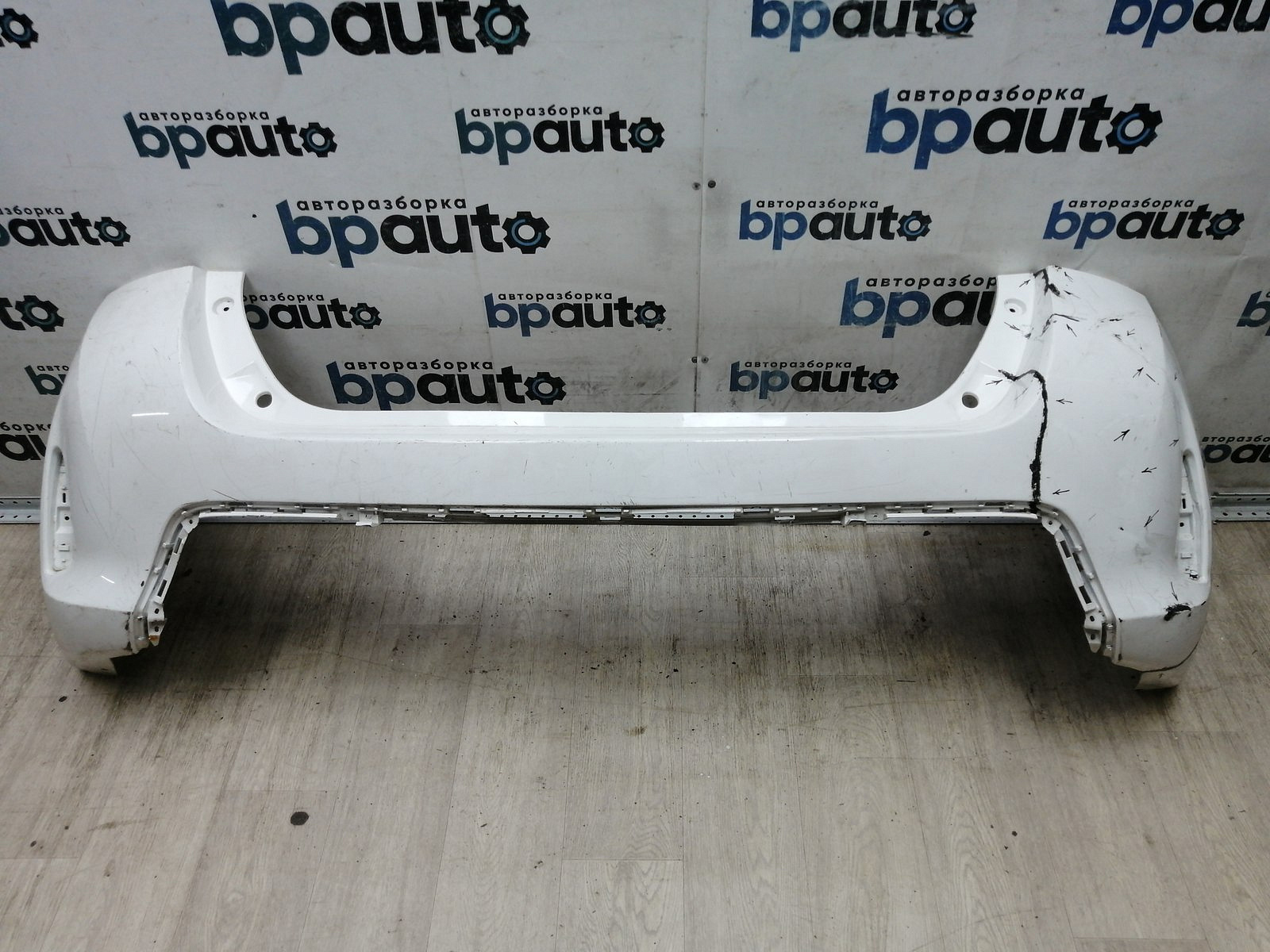 Пример детали Бампер задний; без паркт. (52159-02840); Toyota Auris II (2013 — 2015) /AA044958/ БУ; Оригинал; Р2, Удовлетворительное; 