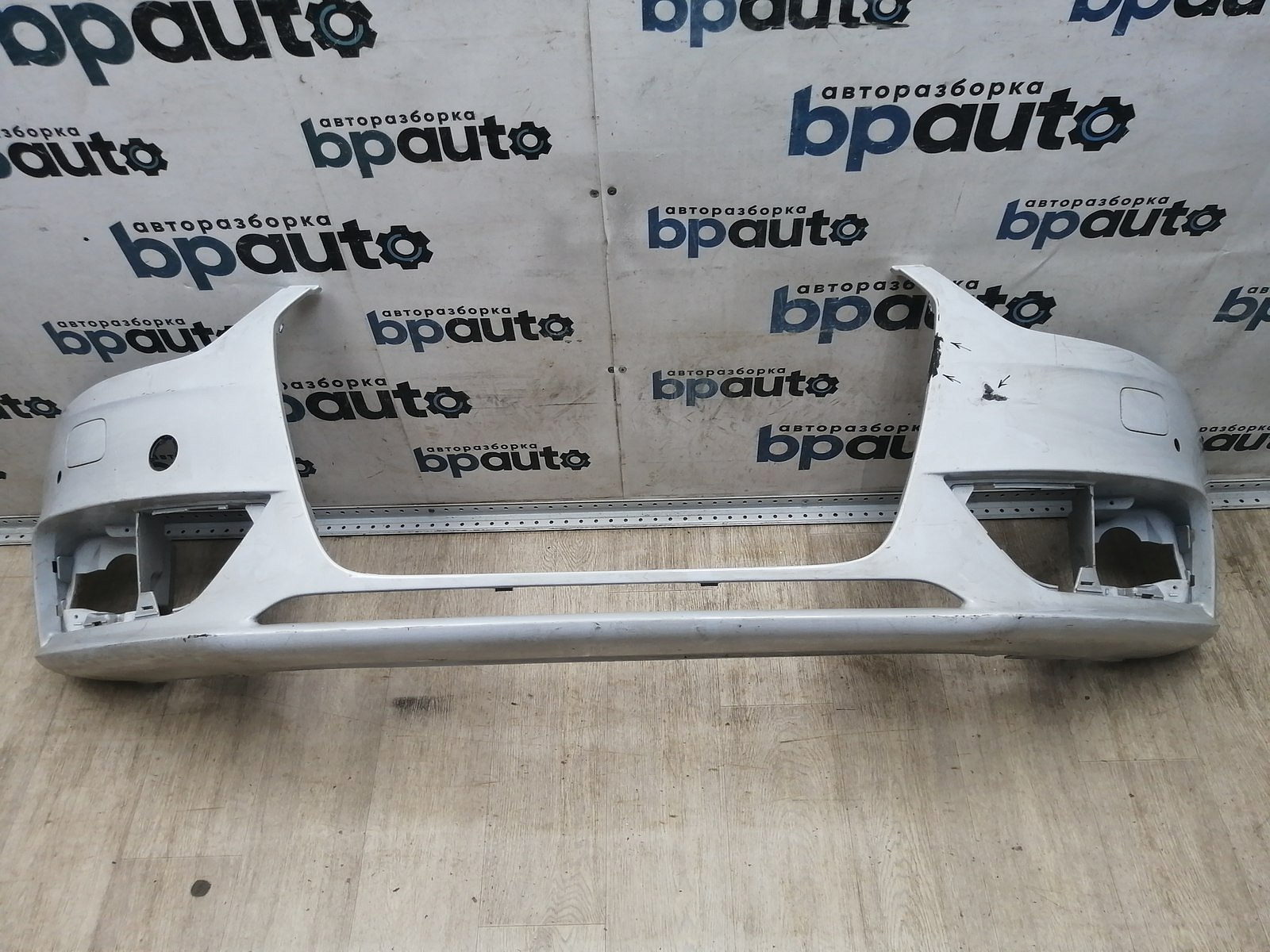 Пример детали Бампер передний; под паркт.; под омыват. (8K0 807 437 AC); Audi A4 IV (B8) рест. Sedan (2011-2015), IV (B8) рест. Wagon (2011-2015) /AA045600/ БУ; Оригинал; Р1, Мелкий дефект; 