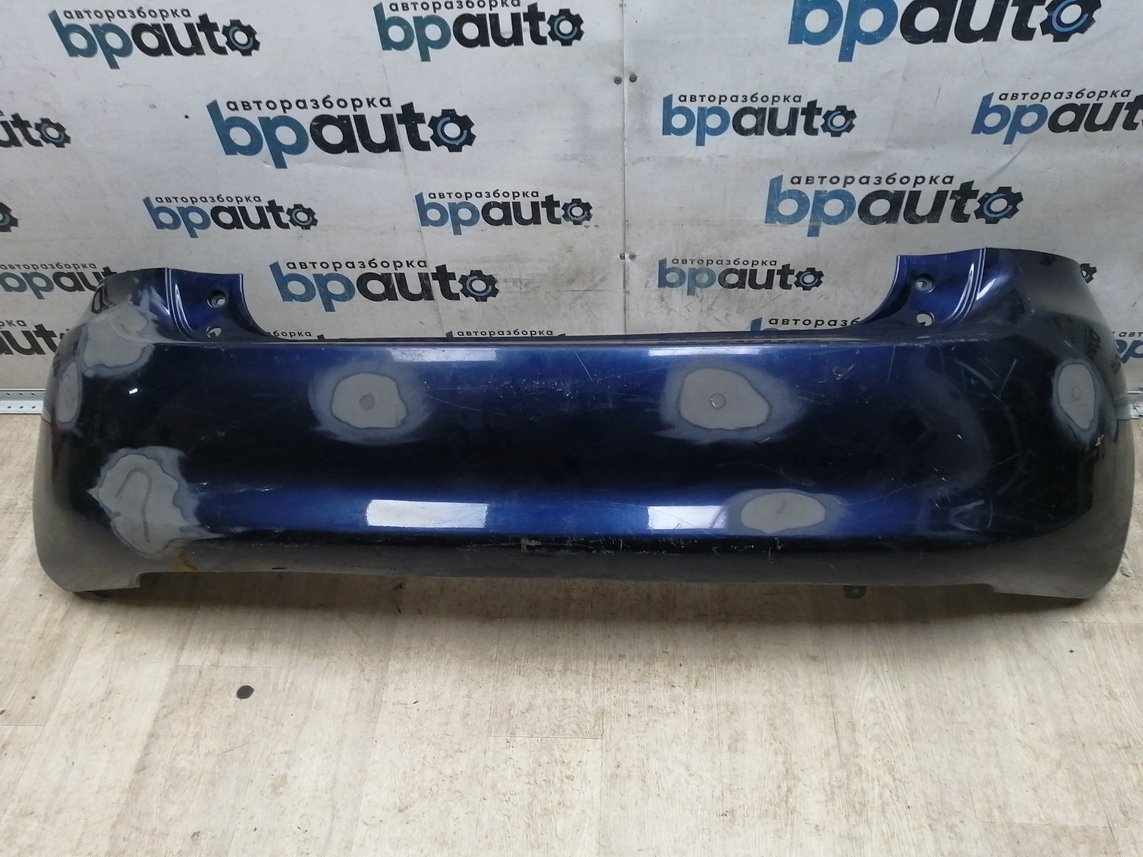 Пример детали Бампер задний; без паркт. (52159-02400); Toyota Auris I (2007- 2010) /BA000211/ БУ; Оригинал; Р1, Мелкий дефект; 