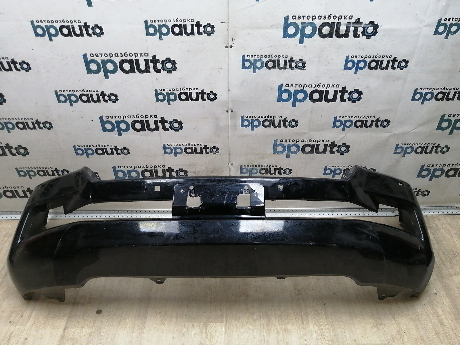 Пример детали Бампер передний; под паркт.; под омыват. (52119-60M50); Toyota Land Cruiser 200 рест.2 (2015 - н.в.) /AA045327/ БУ; Оригинал; Р1, Мелкий дефект; 