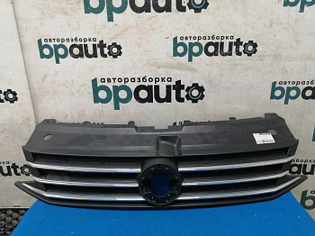 Пример детали Решетка радиатора (6RU853653B); Volkswagen Polo V рест. Sedan (2015-2020) /AA028241/ БУ; Оригинал; Р2, Удовлетворительное; 