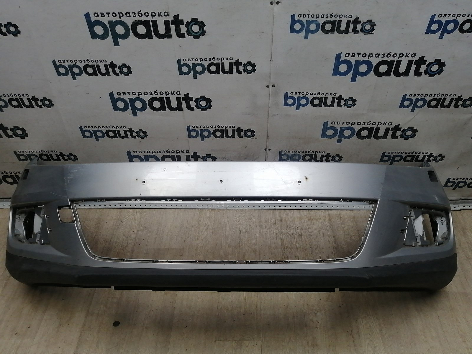 Пример детали Бампер передний, Sport-Style; без паркт.; под омыват. (5NU807221); Volkswagen Tiguan I рест. (2011- 2016) /AA045677/ БУ; Оригинал; Р1, Мелкий дефект; 