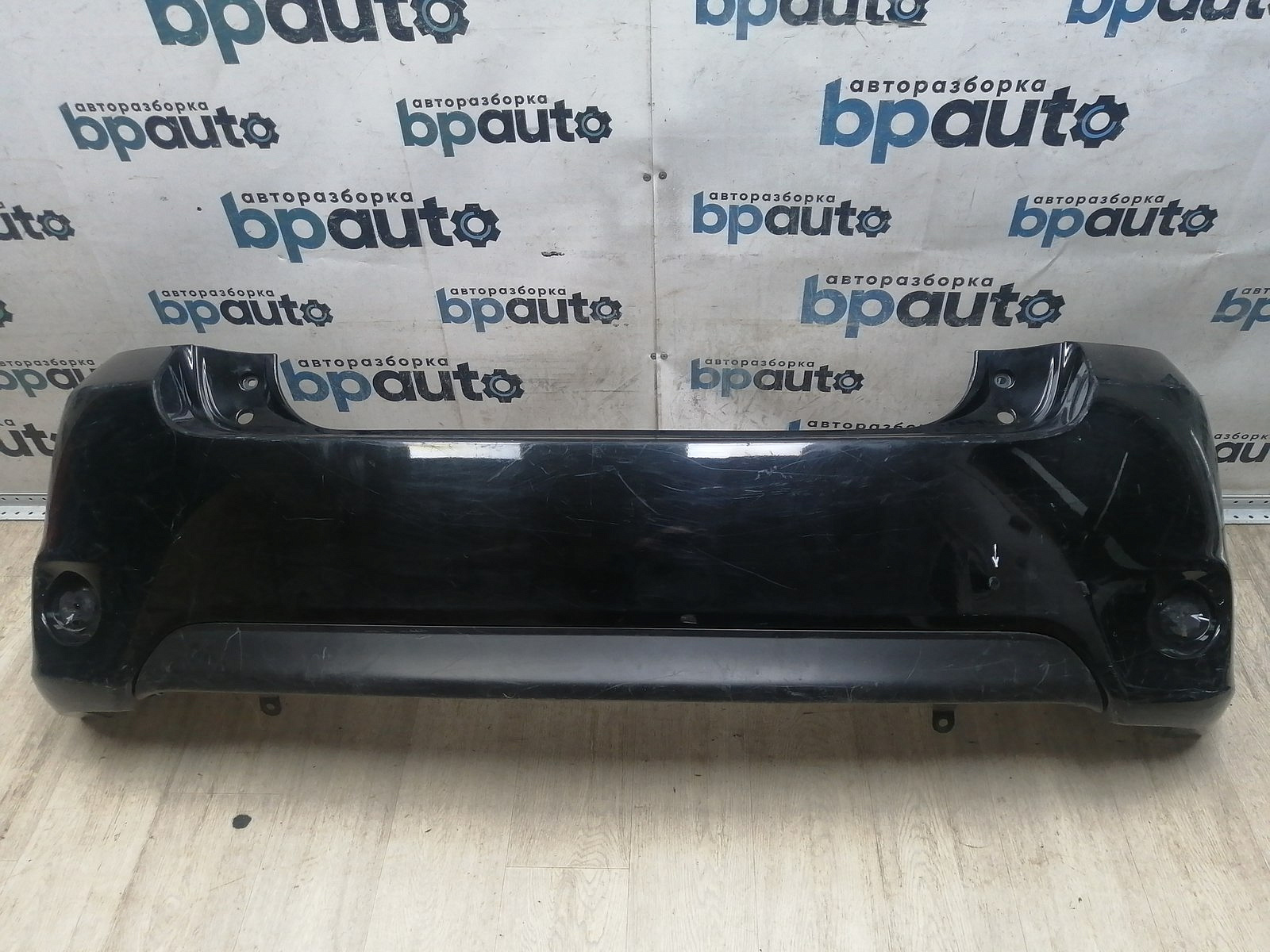 Пример детали Бампер задний; без паркт. (52159-02610); Toyota Auris I рест. (2010- 2013) /AA046022/ БУ; Оригинал; Р1, Мелкий дефект; ДхШхВ 1,8х0,54х0,57; 