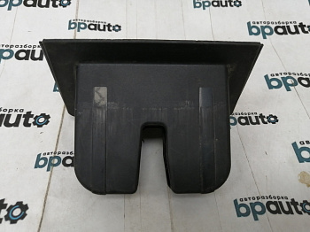 Фотография детали AA019616; Накладка замка крышки багажника (5JA827520) для Skoda Rapid/БУ; Оригинал; Р0, Хорошее; . Фото номер 1