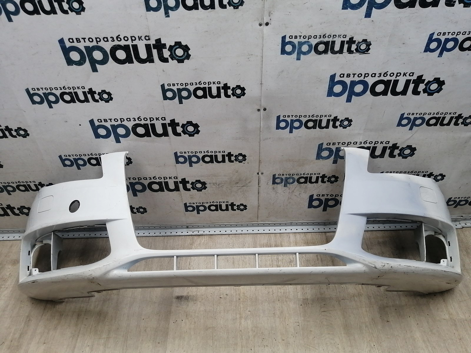 Пример детали Бампер передний; без паркт.; под омыват. (8K0 807 437 A); Audi A4 IV (B8) Sedan (2007-2011), IV (B8) Wagon (2007-2011) /AA045675/ БУ; Оригинал; Р1, Мелкий дефект; 