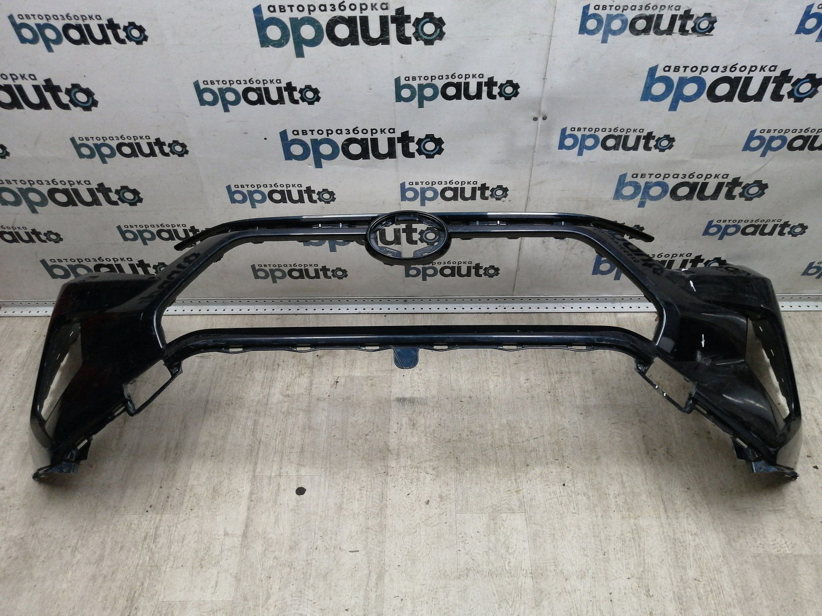 Пример детали Бампер передний; без паркт.; под омыват. (52119-0R280); Toyota Rav4 50 (2019 -2025) /BA000258/ БУ; Оригинал; Р1, Мелкий дефект; 