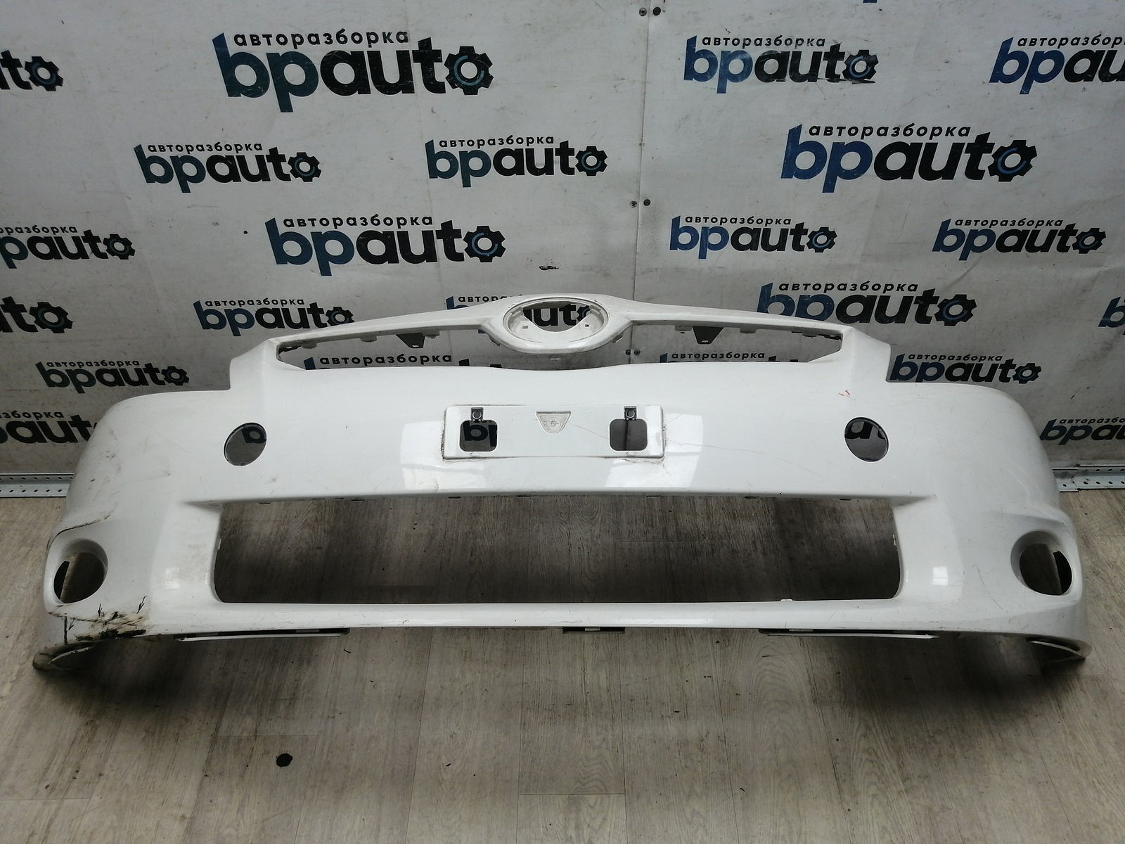 Пример детали Бампер передний; без паркт.; без омыват. (52119-02A90); Toyota Auris I рест. (2010- 2013) /AA045916/ БУ; Оригинал; Р1, Мелкий дефект; 