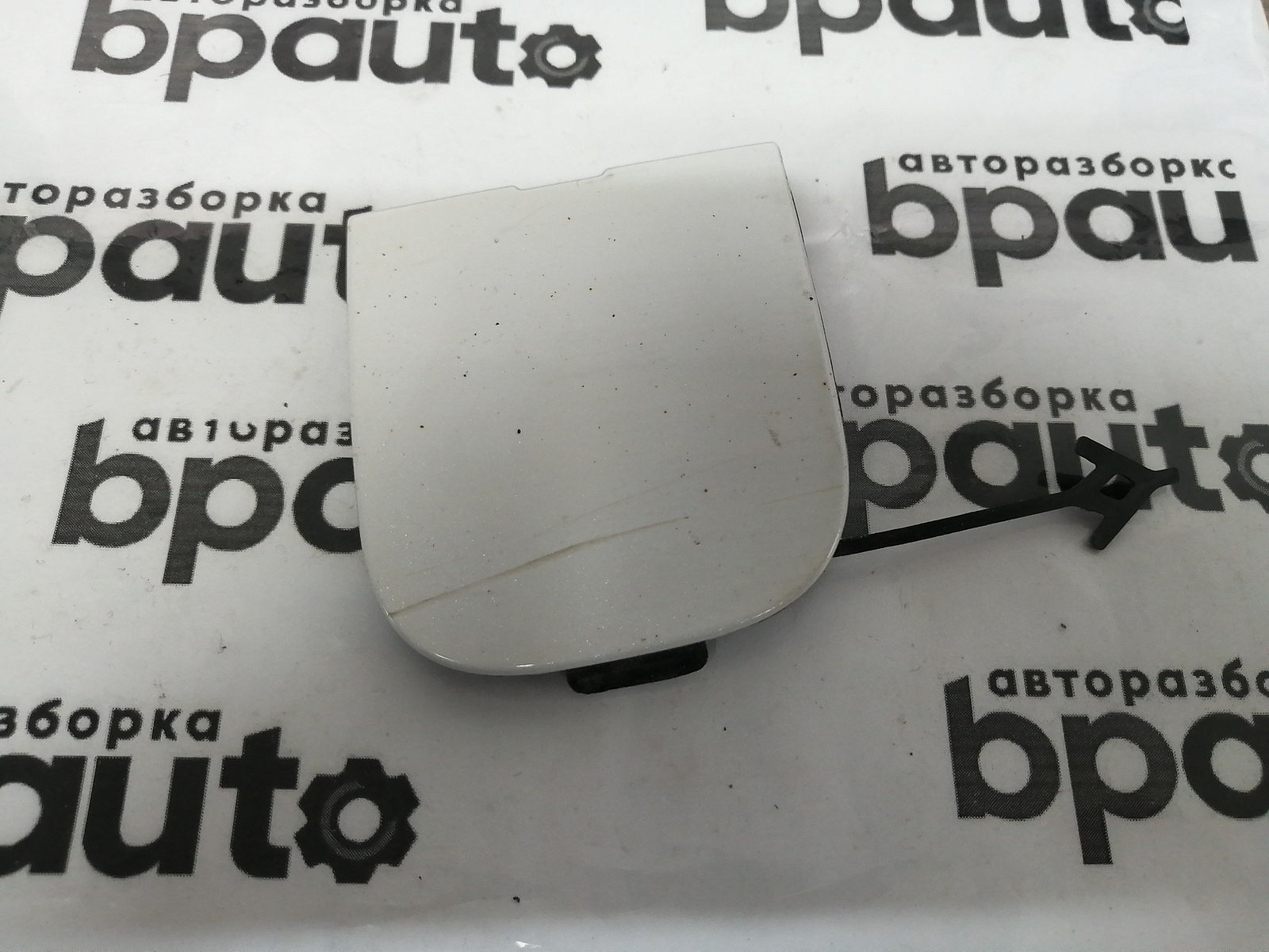 Фотография детали AA045873; Заглушка буксир. крюка переднего бампера (602002157AA) для Omoda C5 (2022- н.в.)/БУ; Оригинал; Р1, Мелкий дефект; . Фото номер 1