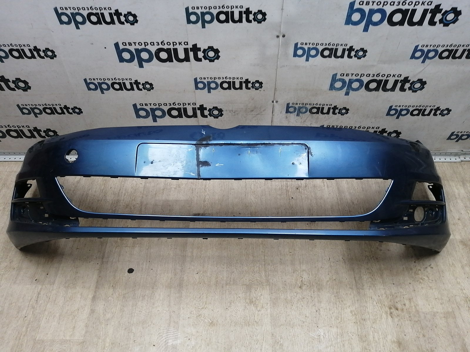 Фотография детали BA000221; Бампер передний; без паркт.; под омыват. (5G0807221) для Volkswagen Golf/БУ; Оригинал; Р1, Мелкий дефект; . Фото номер 1