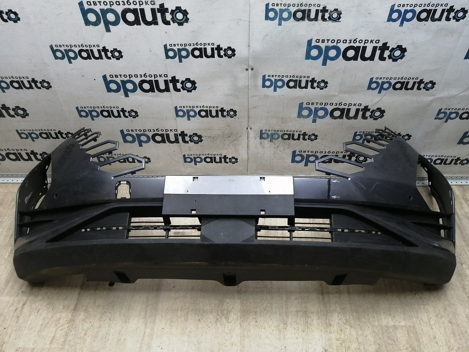 Пример детали Бампер передний; под паркт.; без омыват. (602002155AA); Omoda C5 (2022- н.в.) /AA045841/ БУ; Оригинал; Р1, Мелкий дефект; 