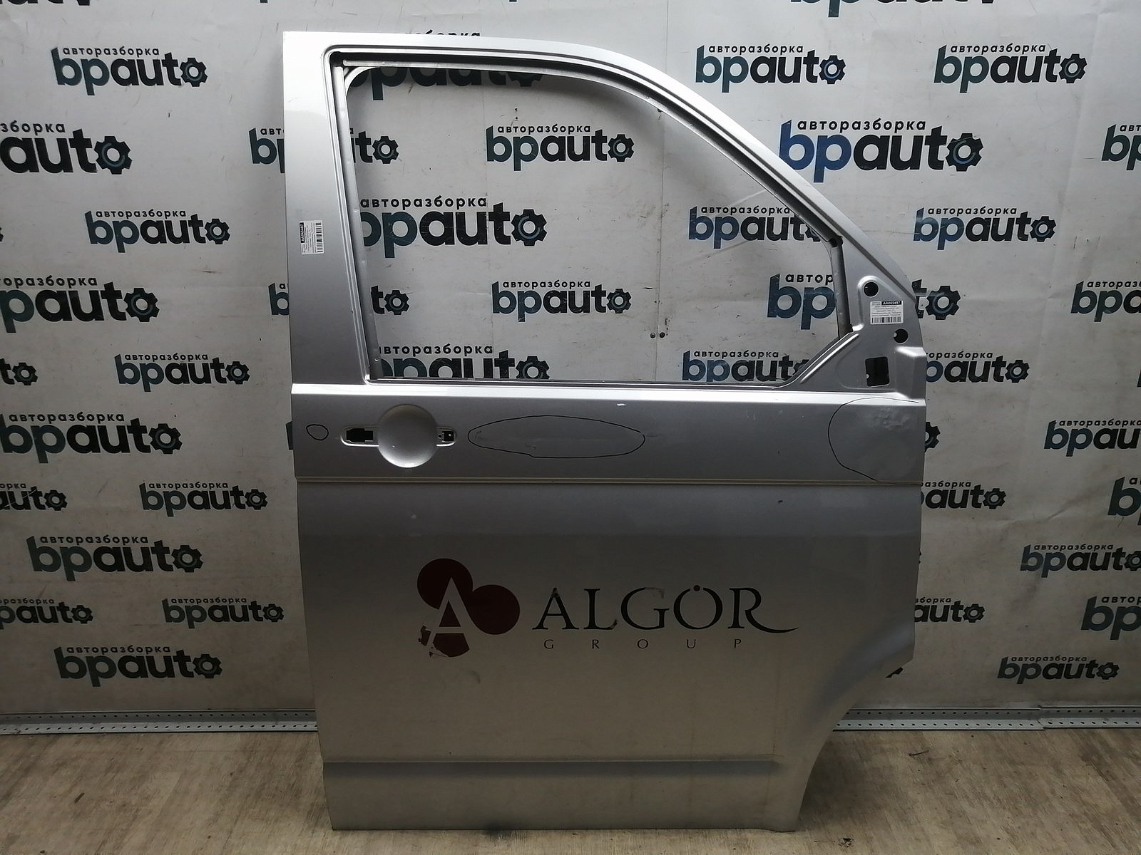 Пример детали Дверь передняя правая (7H0831056); Volkswagen Transporter T5 (2003-2009), T5 рест. (2009-2015), Caravelle T5 (2003-2009), T5 рест. (2009-2015) /AA045487/ БУ; Оригинал; Р2, Удовлетворительное; 