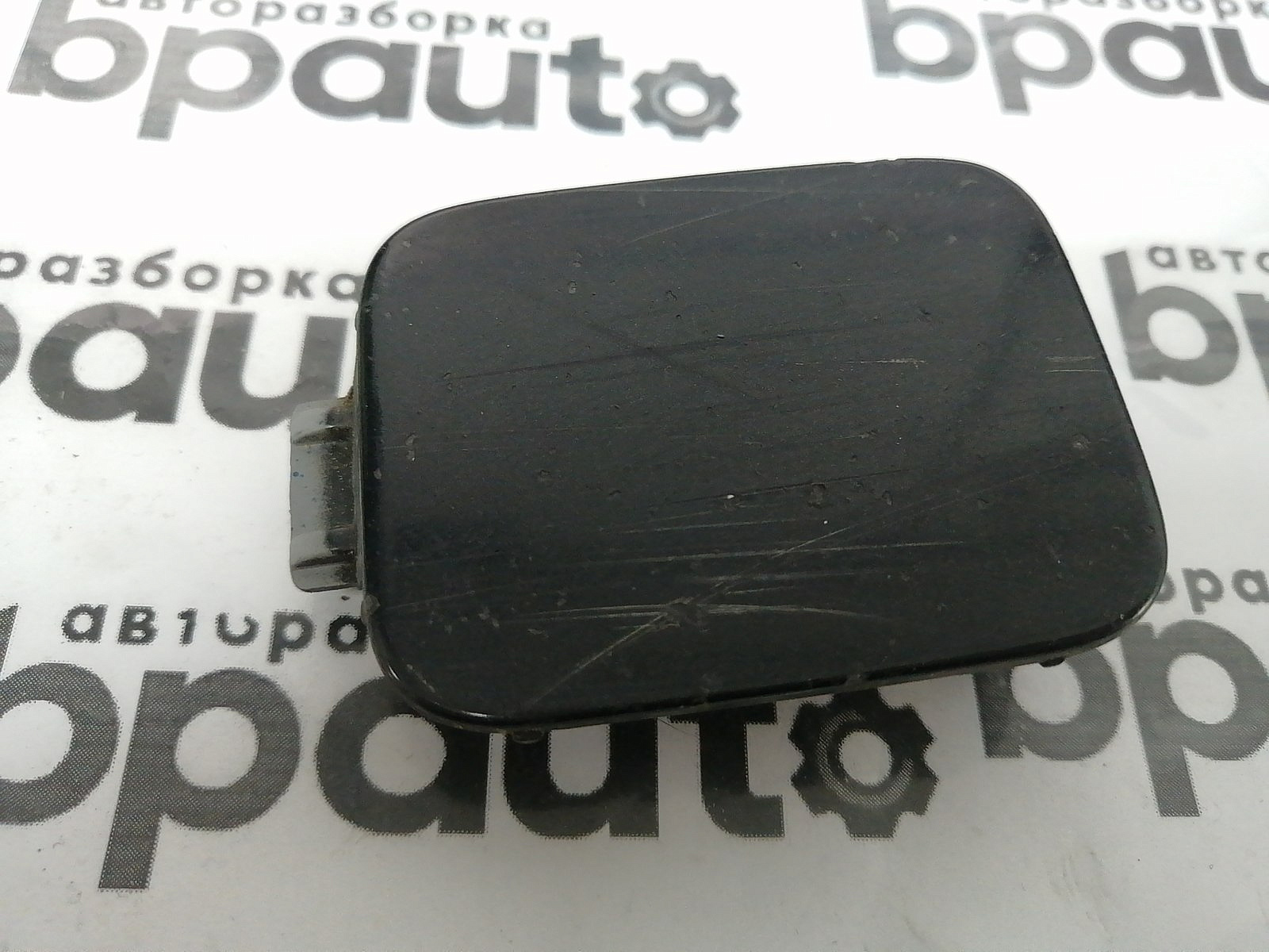 Пример детали Заглушка буксир.крюка переднего бампера (51117184707); BMW 5 серия V Sedan (Е60) рест. (2007-2010), V Wagon (Е61) рест. (2007-2010) /AA045963/ БУ; Оригинал; Р1, Мелкий дефект; 