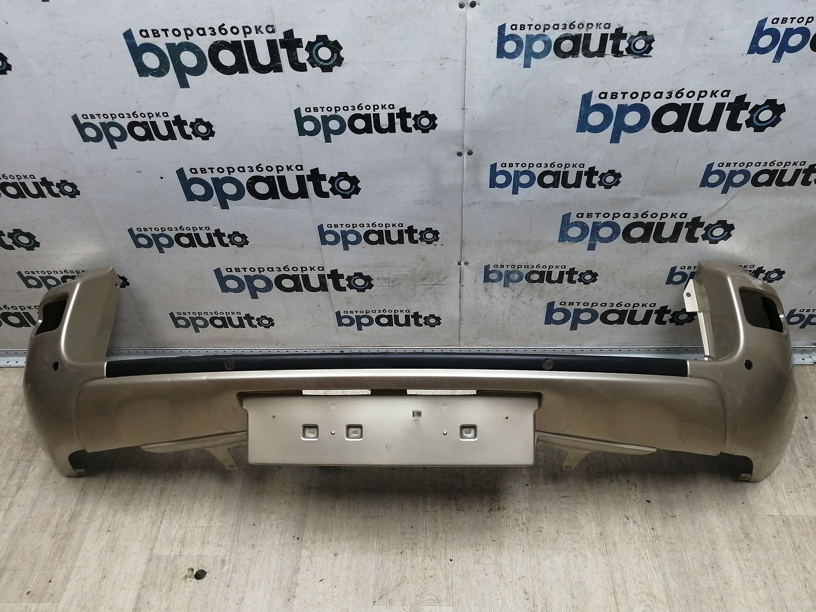 Пример детали Бампер задний; под паркт. (52159-42170); Toyota Rav4 35 (2010 — 2013), 30 рест. V 2.0 (2009 - 2010) /BA000196/ БУ; Оригинал; Р1, Мелкий дефект; 