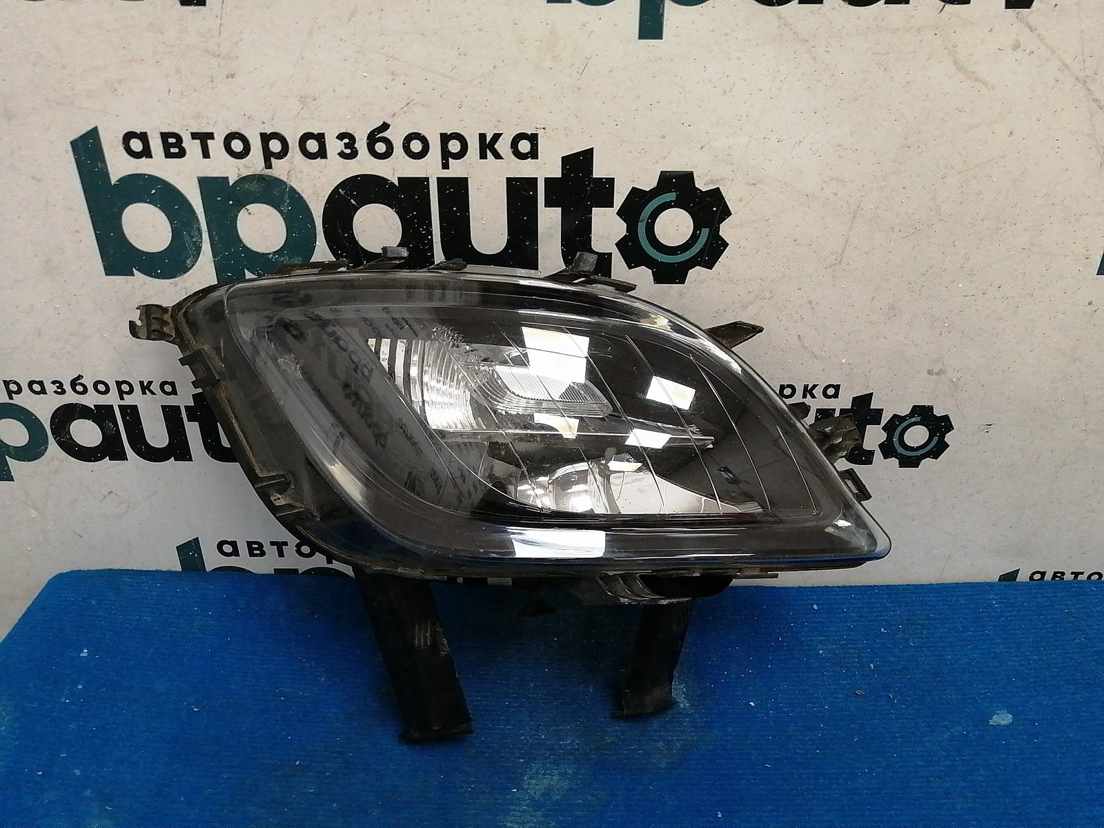 Пример детали ПТФ правая черная (13293623); Opel Astra J HB 5D (2010 - 2012), J Wagon (2010 - 2012) /AA040068/ БУ; Оригинал; Р2, Удовлетворительное; 