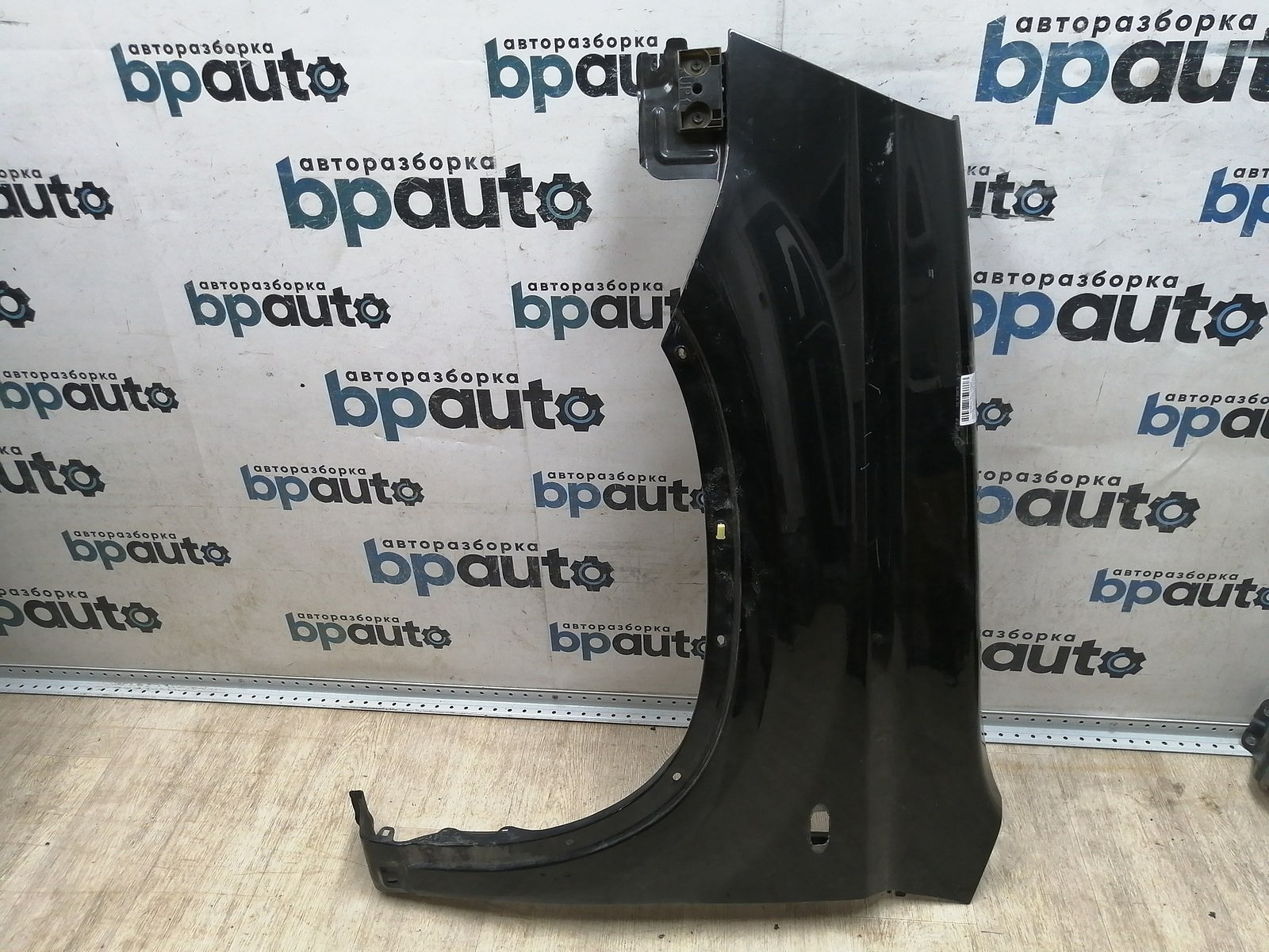 Пример детали Крыло переднее левое, под указатель поворота (F3101-JH1EA); Nissan X-Trail II (T31) (2007-2011), II (T31) рест. (2011-2015) /AA045357/ БУ; Оригинал; Р1, Мелкий дефект; 