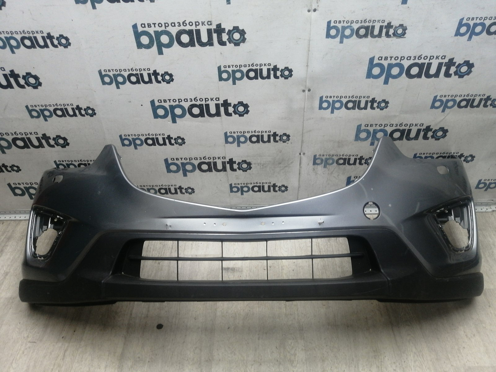 Пример детали Бампер передний; без паркт.; под омыват. (KD45-50031); Mazda CX-5 I (2011-2015), I рест. (2015-2017) /AA045775/ БУ; Оригинал; Р1, Мелкий дефект; 