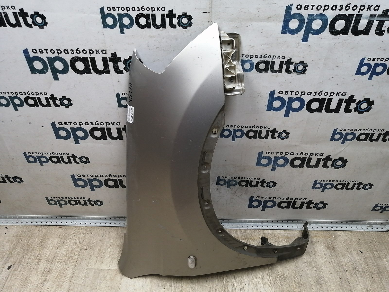 Пример детали Крыло переднее правое (F3100-JD0M0); Nissan Qashqai I (2006-2010), +2 (2008-2010) /AA045173/ БУ; Оригинал; Р1, Мелкий дефект; 