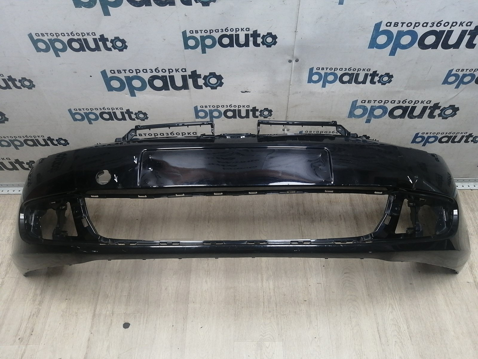 Пример детали Бампер передний; без паркт.; под омыват. (5K0807221); Volkswagen Golf VI HB 5D (2008- 2012), VI HB 3D (2008- 2012) /AA045977/ БУ; Оригинал; Р1, Мелкий дефект; 