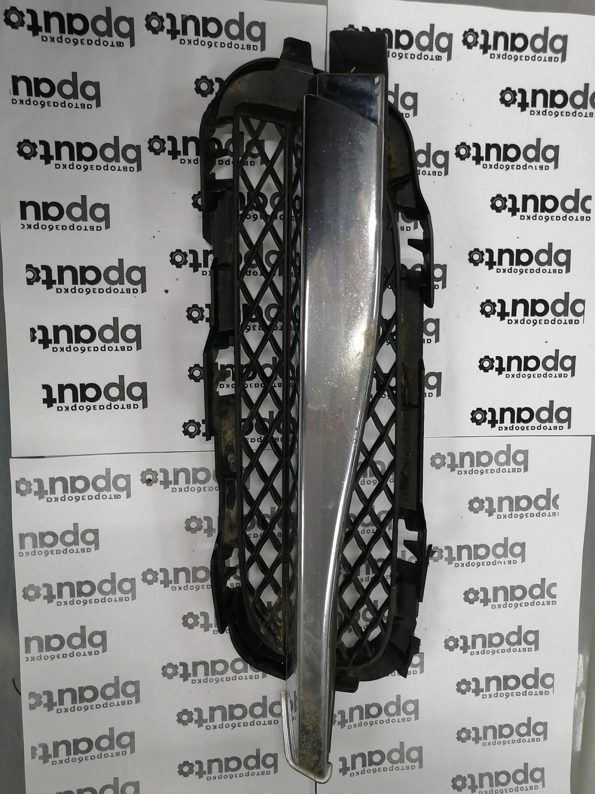 Фотография детали AA045559; Решётка переднего бампера левая (8X23-15K233-BC) для Jaguar XF I (2008-2011)/БУ; Оригинал; Р1, Мелкий дефект; . Фото номер 1