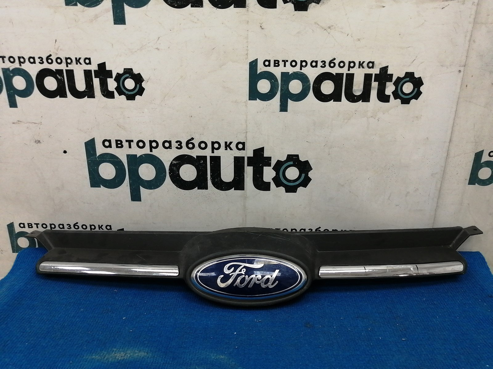 Пример детали Решетка радиатора (BM51-8200-B); Ford Focus III Sedan (2011- 2015), III Hatchback (2011- 2015), III Wagon (2011- 2015) /AA037774/ БУ; Оригинал; Р2, Удовлетворительное; 