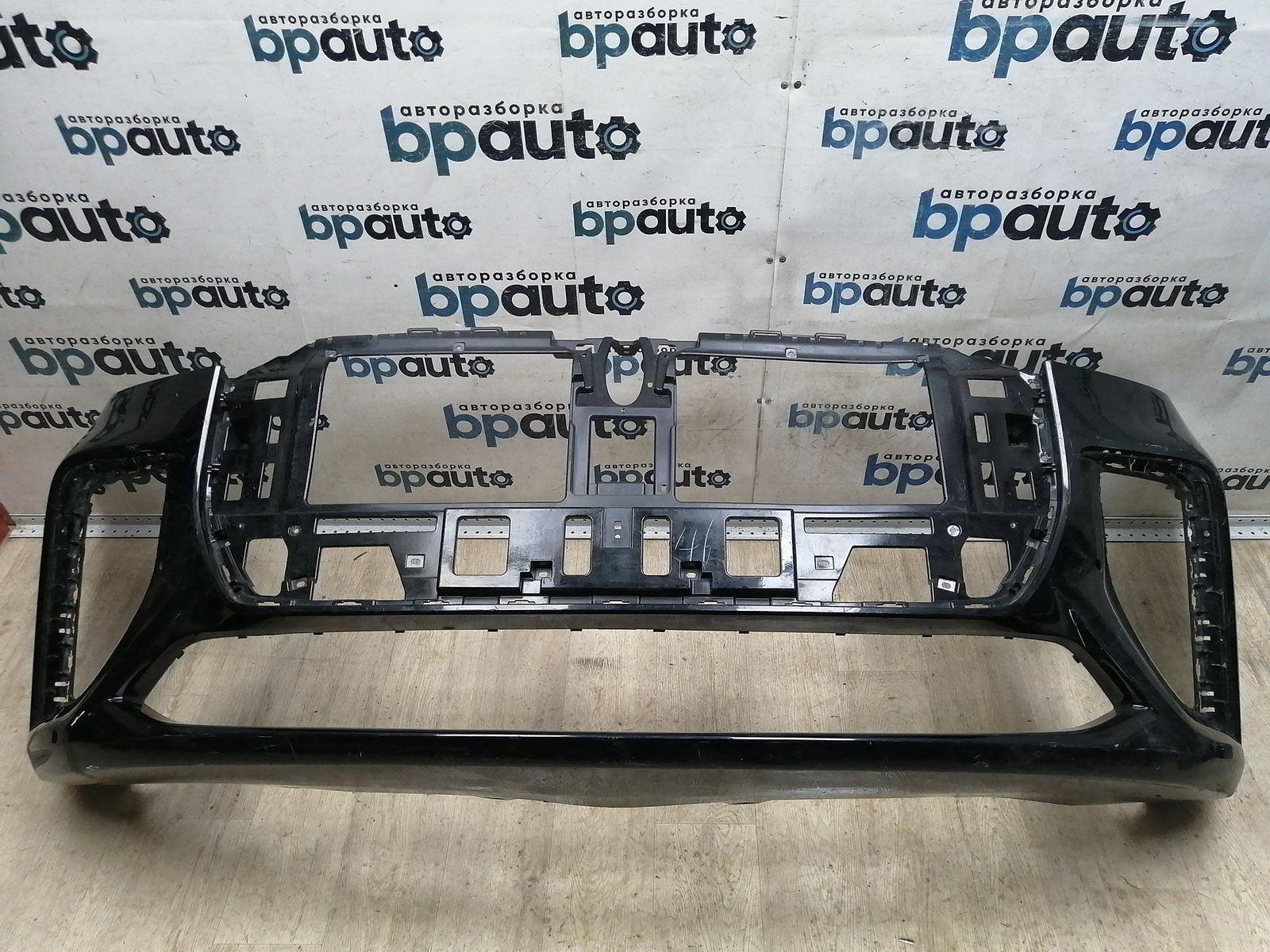 Фотография детали AA045874; Бампер передний; под паркт.; без омыват. (H56A2804006AA) для Voyah Dream I (2021-2026)/БУ; Оригинал; Р2, Удовлетворительное; . Фото номер 1