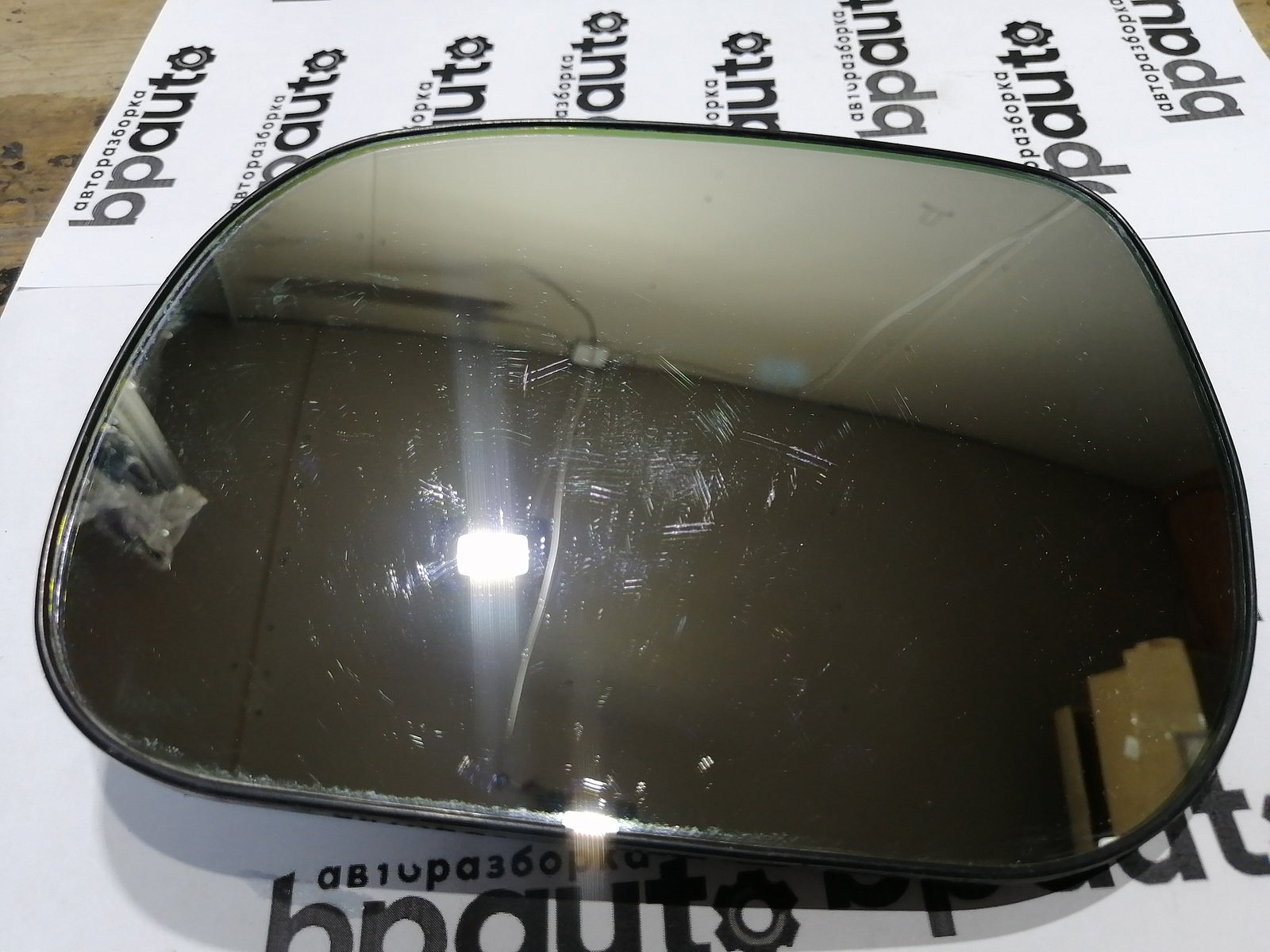 Пример детали Зеркальный элемент левый (87961-42780); Toyota Rav4 35 (2010 — 2013), 30 рест. V 2.0 (2009 - 2010), 30  V 2.0 (2006 - 2009), 30  V 2.4 (2006 - 2009), 30 рест. V 2.4 (2009 - 2010) /AA045080/ БУ; Оригинал; Р1, Мелкий дефект; 