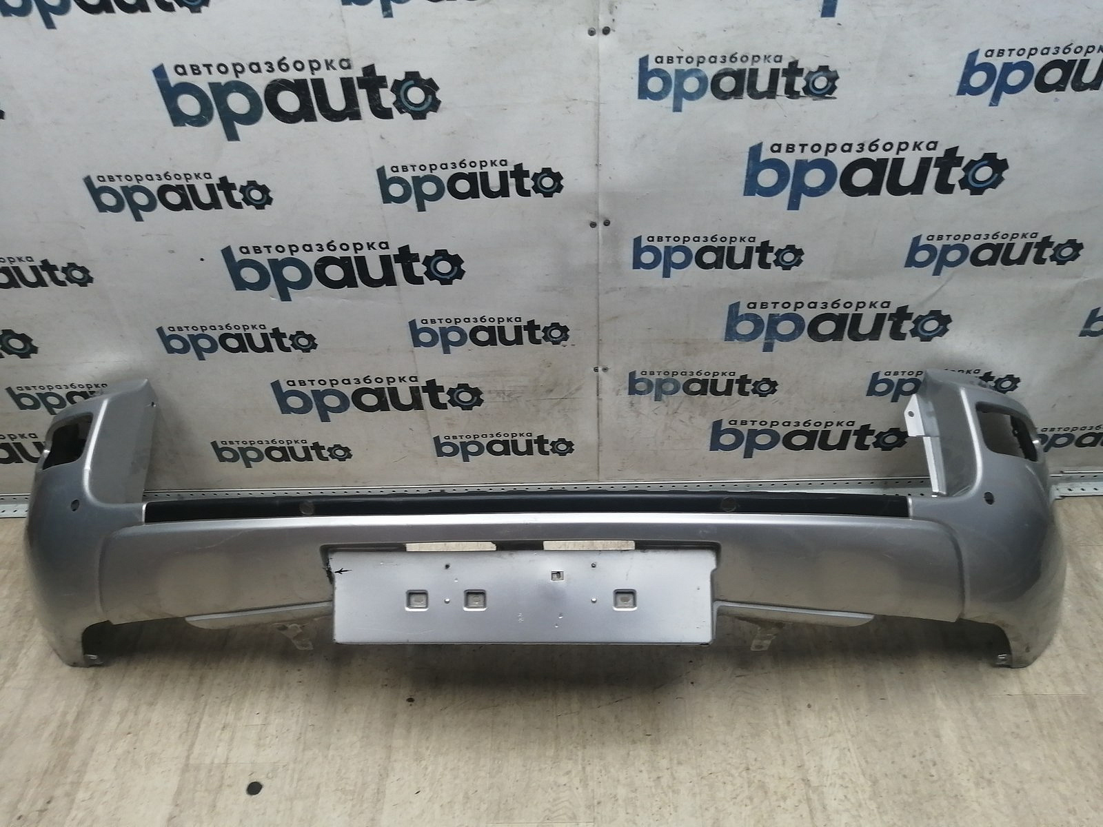 Пример детали Бампер задний; под паркт. (52159-42170); Toyota Rav4 35 (2010 — 2013), 30 рест. V 2.0 (2009 - 2010) /AA045792/ БУ; Оригинал; Р1, Мелкий дефект; 