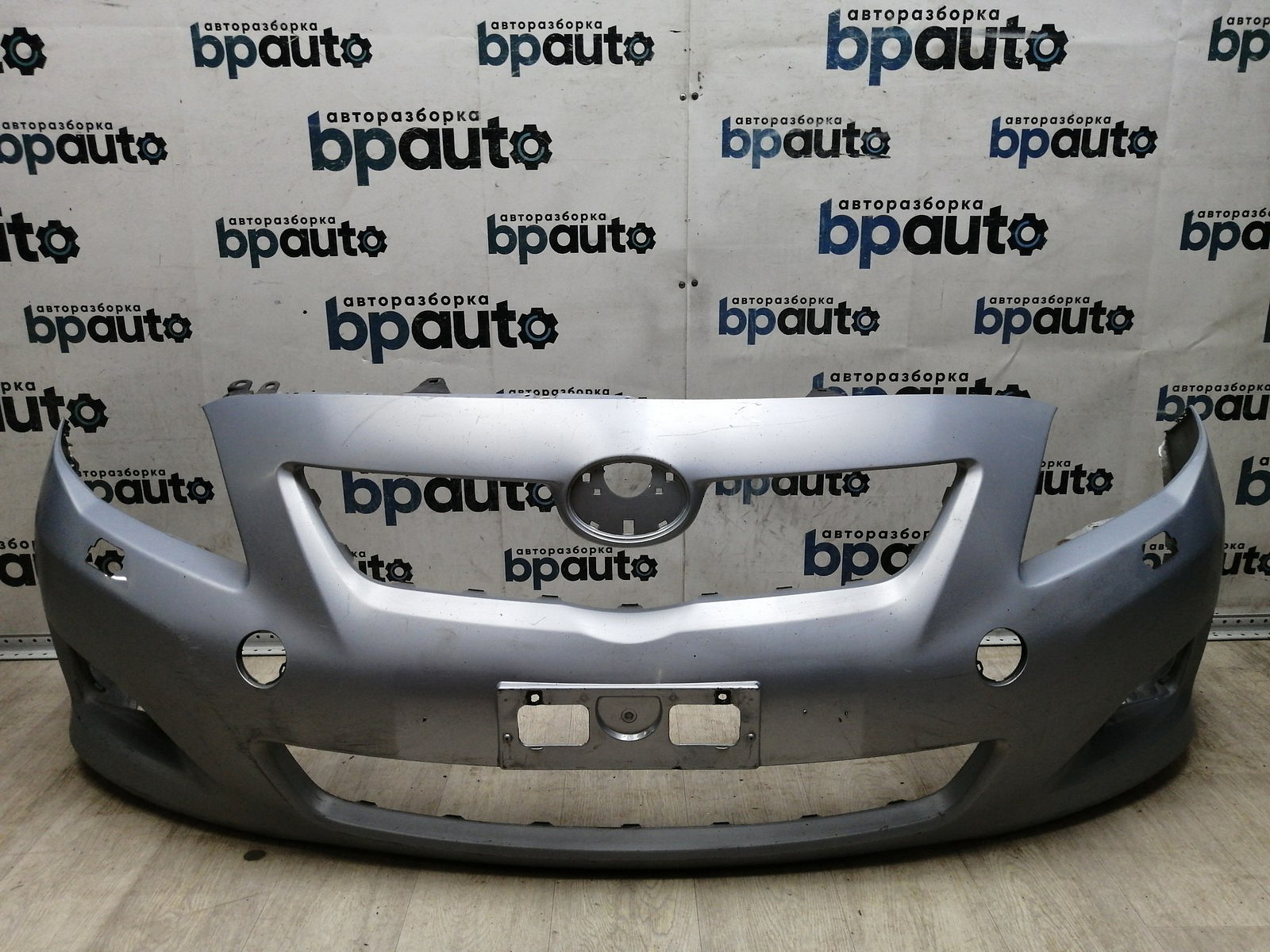 Пример детали Бампер передний; без паркт.; под омыват. (52119-12A60); Toyota Corolla 150 (2006-2009) /AA045325/ БУ; Оригинал; Р1, Мелкий дефект; 