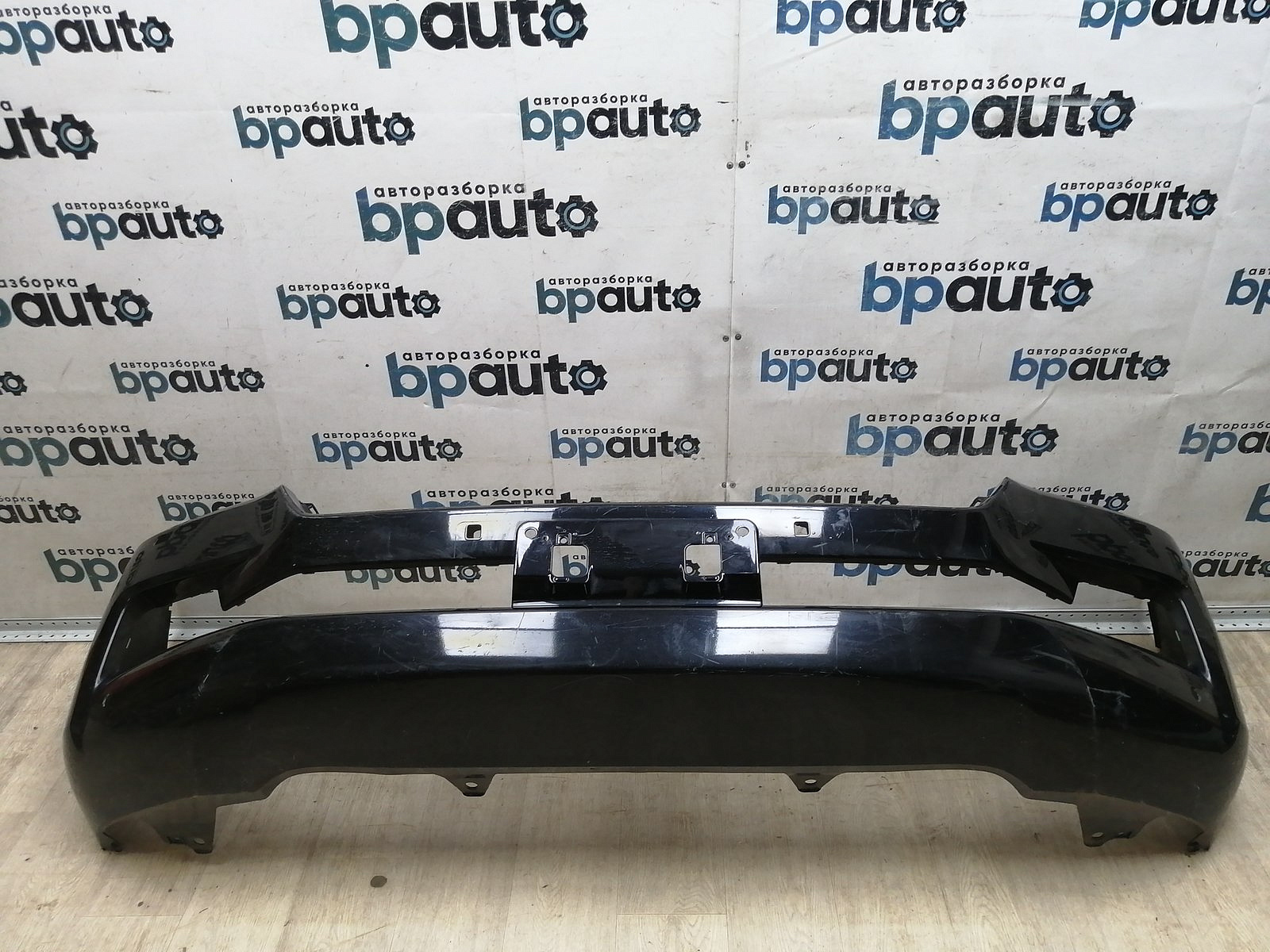 Пример детали Бампер передний; под паркт.; под омыват. (52119-60M50); Toyota Land Cruiser 200 рест.2 (2015 - н.в.) /AA045330/ БУ; Оригинал; Р1, Мелкий дефект; 