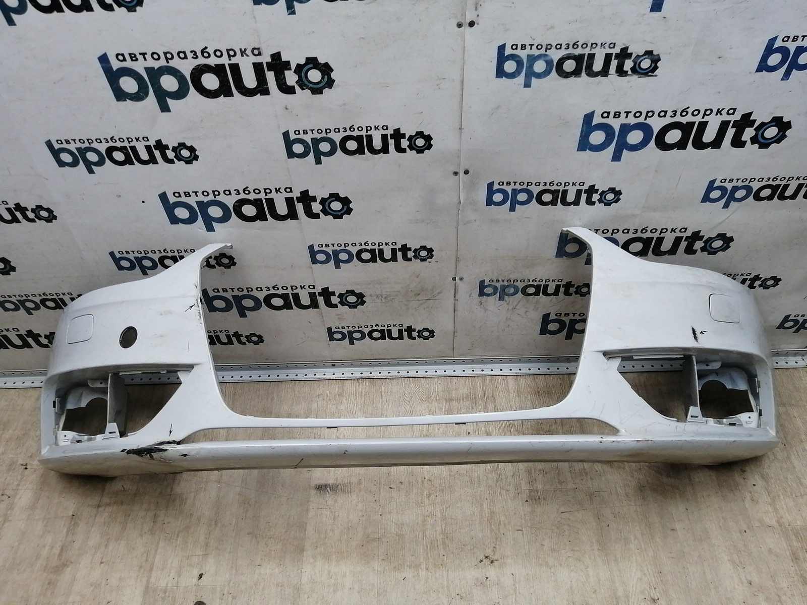 Пример детали Бампер передний; без паркт.; под омыват. (8K0 807 437 AC); Audi A4 IV (B8) рест. Sedan (2011-2015), IV (B8) рест. Wagon (2011-2015) /AA045589/ БУ; Оригинал; Р2, Удовлетворительное; 